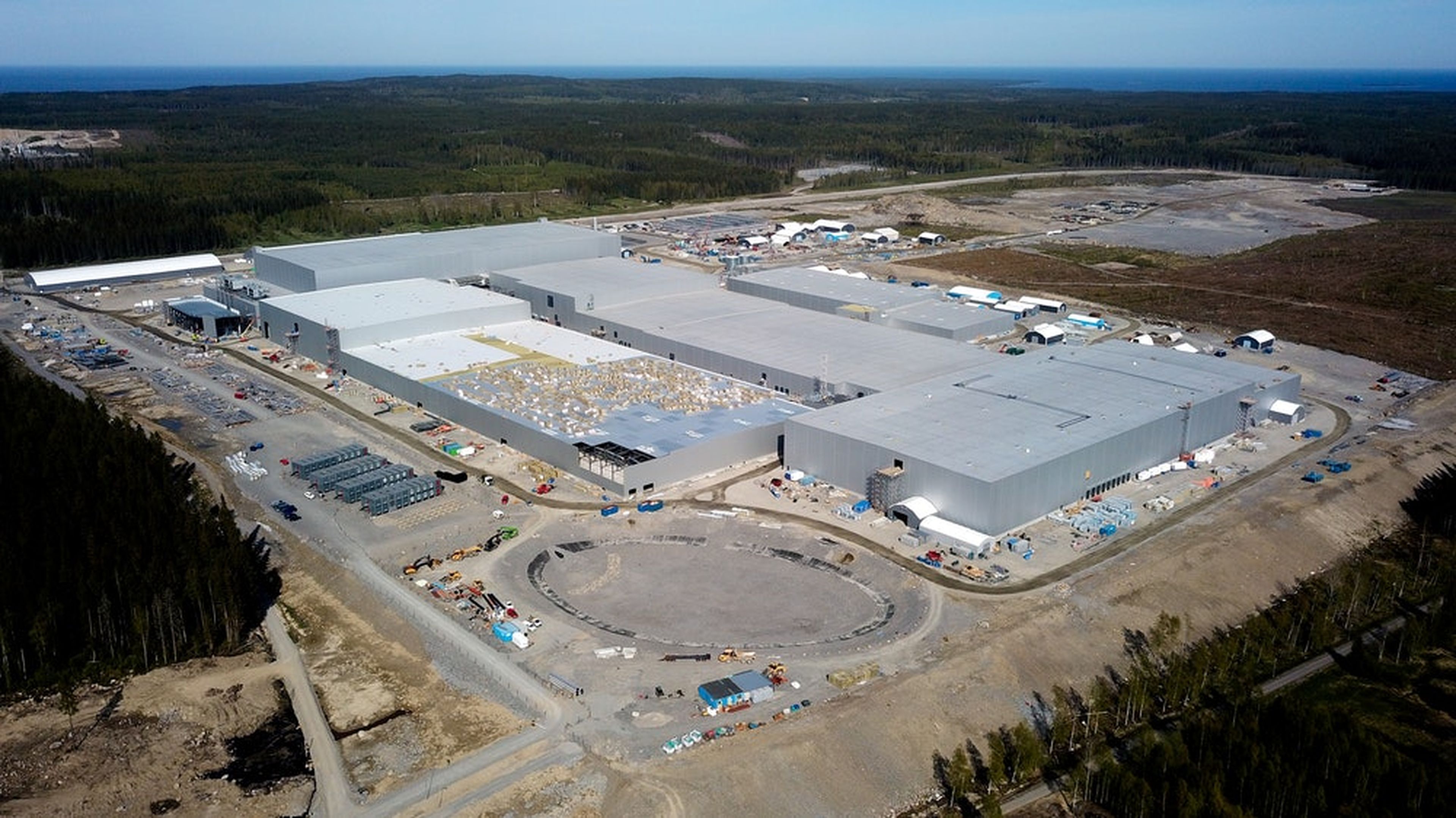 Imagen del avance de la construcción de la fábrica de Northvolt en Suecia a junio de 2021