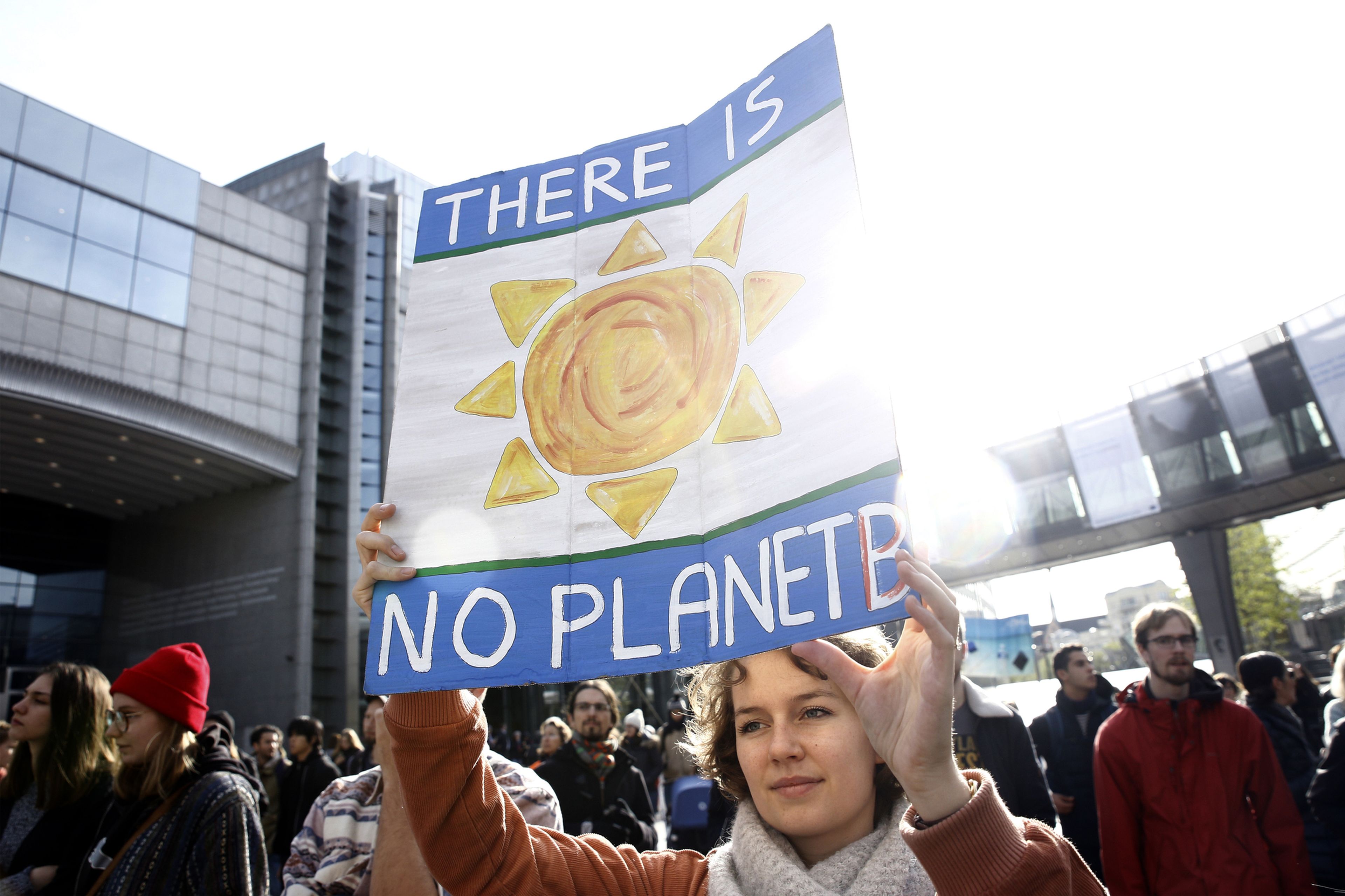 Acción sobre el cambio climático frente al Parlamento Europeo en Bruselas, Bélgica.
