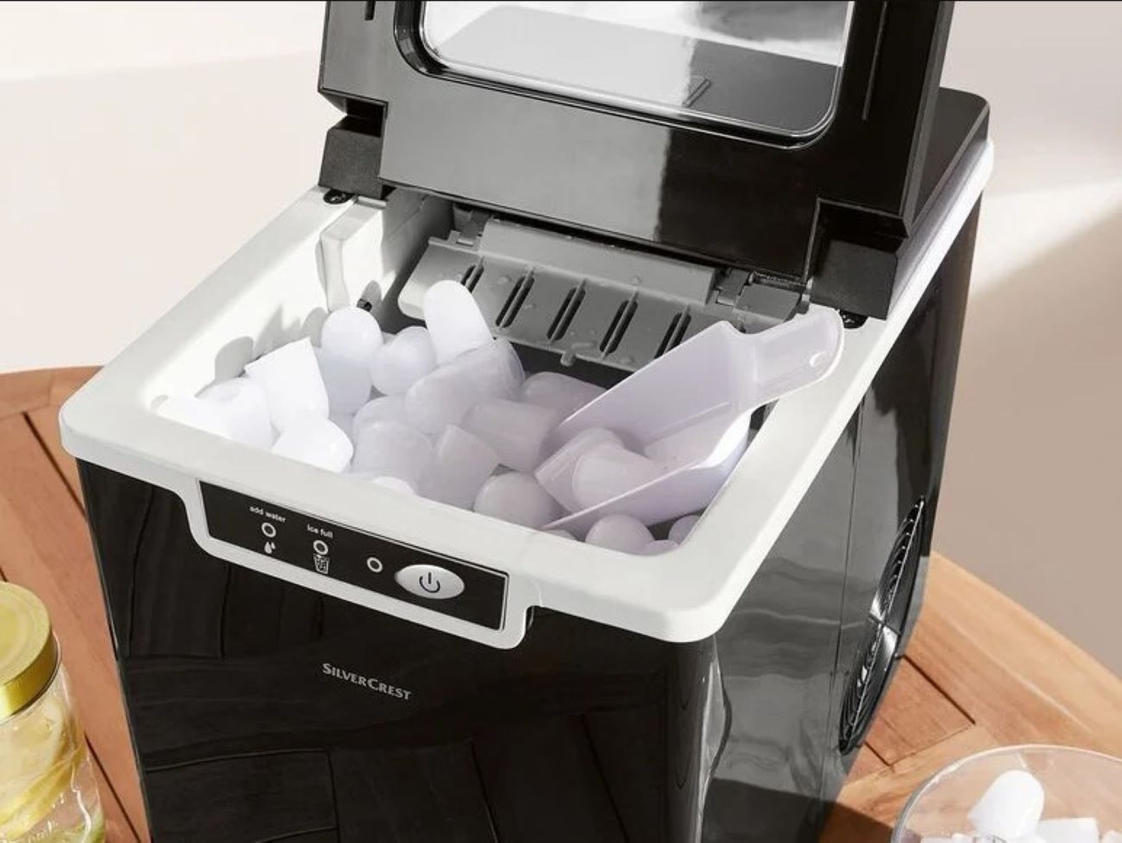 Máquina para hacer cubitos de hielo en pocos minutos: el producto estrella de Lidl que es de los más vendidos