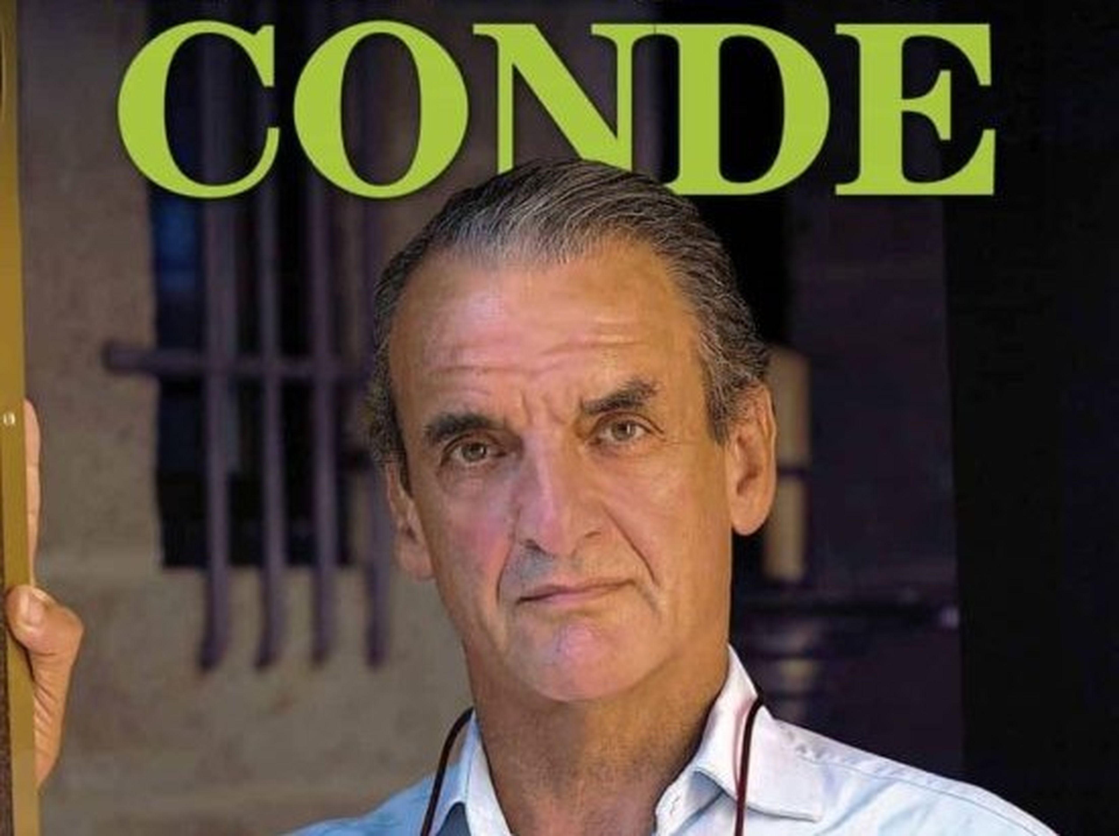Mario Conde en la portada de su libro autobiográfico "De aquí se sale".