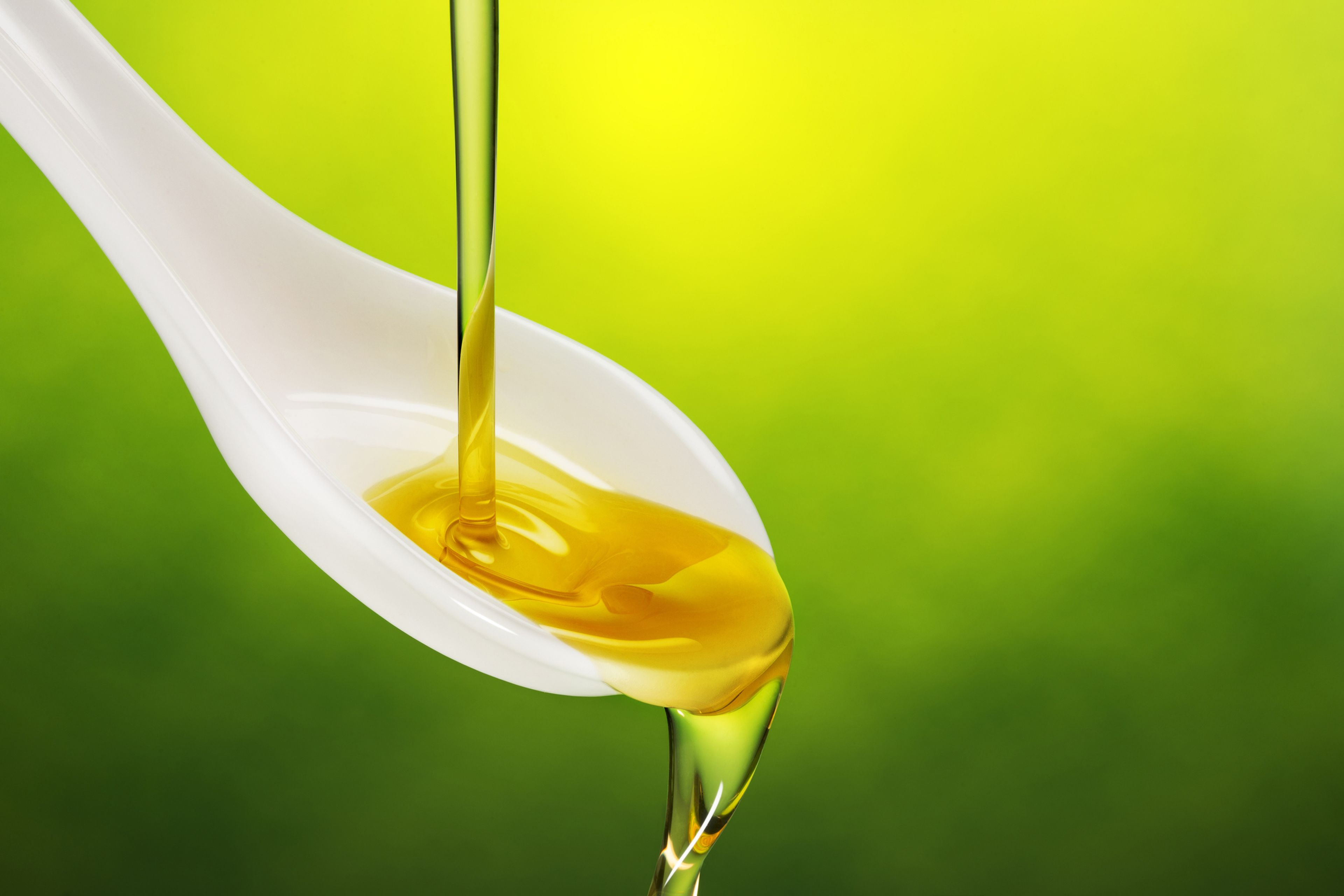 Los mejores aceites de oliva virgen extra de los supermercados, según la OCU; los de Mercadona y Carrefour, en el top 3