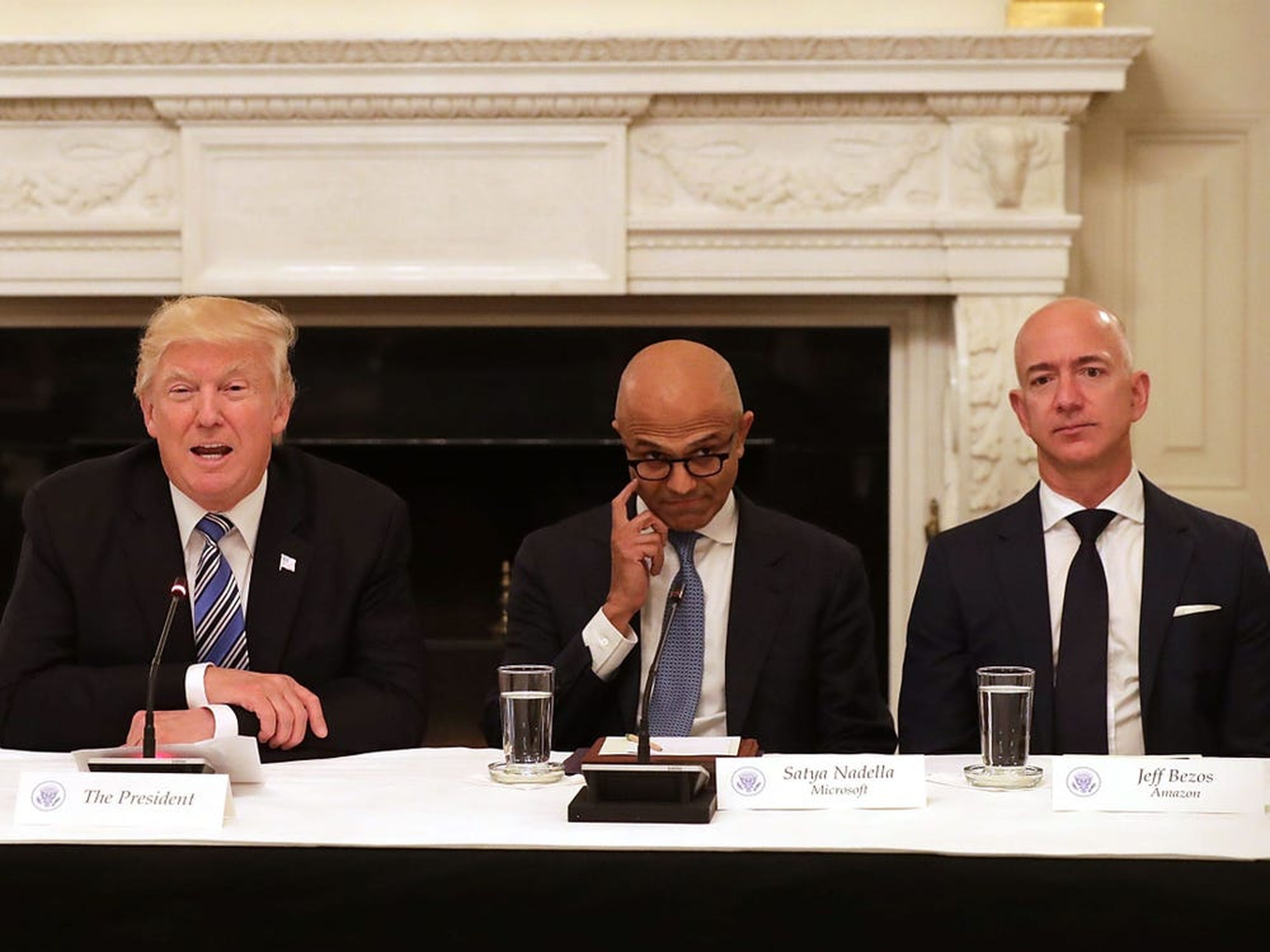 Microsoft y Amazon y enzarzados en una batalla legal sobre el futuro del contrato en la nube de JEDI, con el expresidente Trump en el centro de la misma.