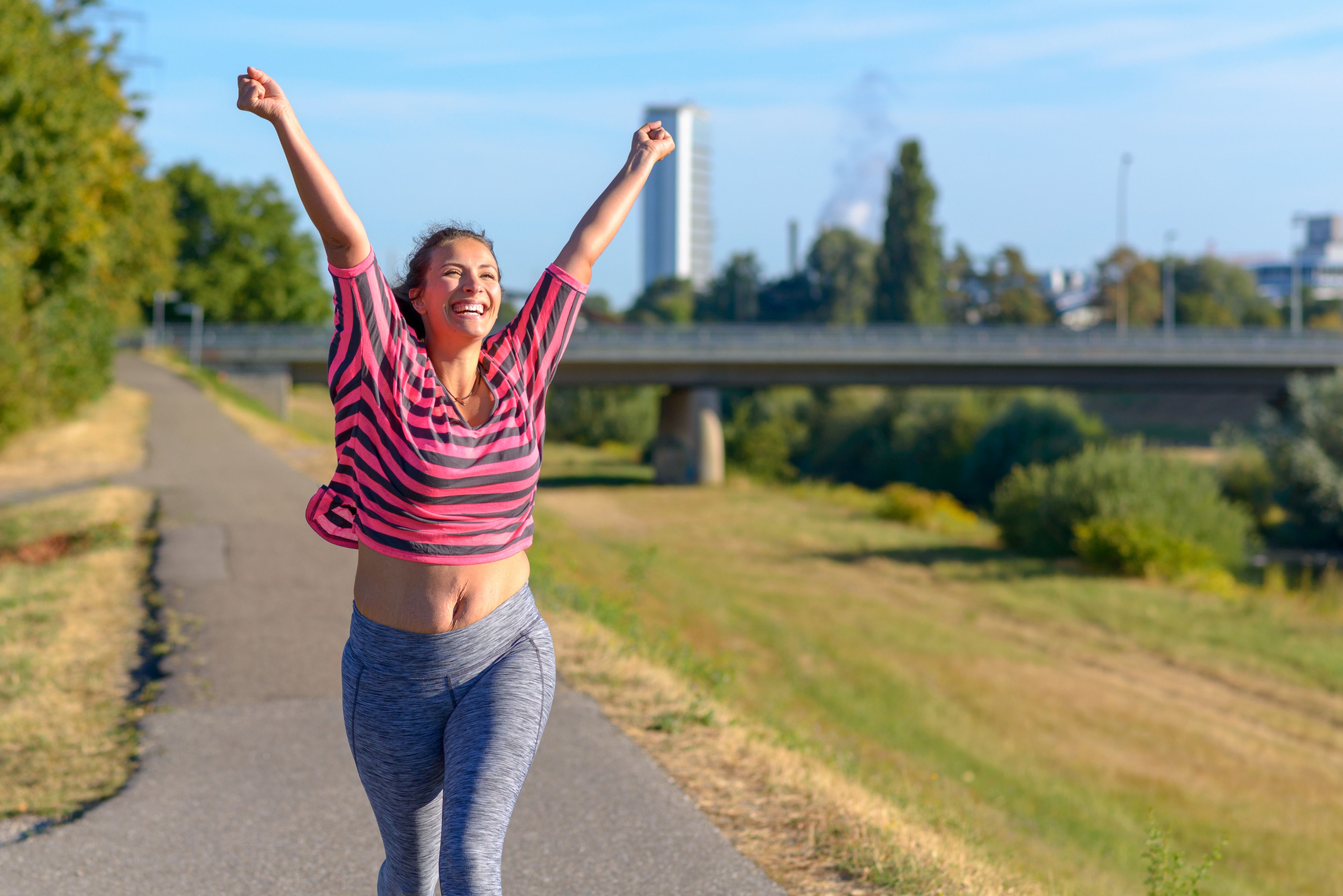 mujer haciendo ejercicio, deporte, salir a correr