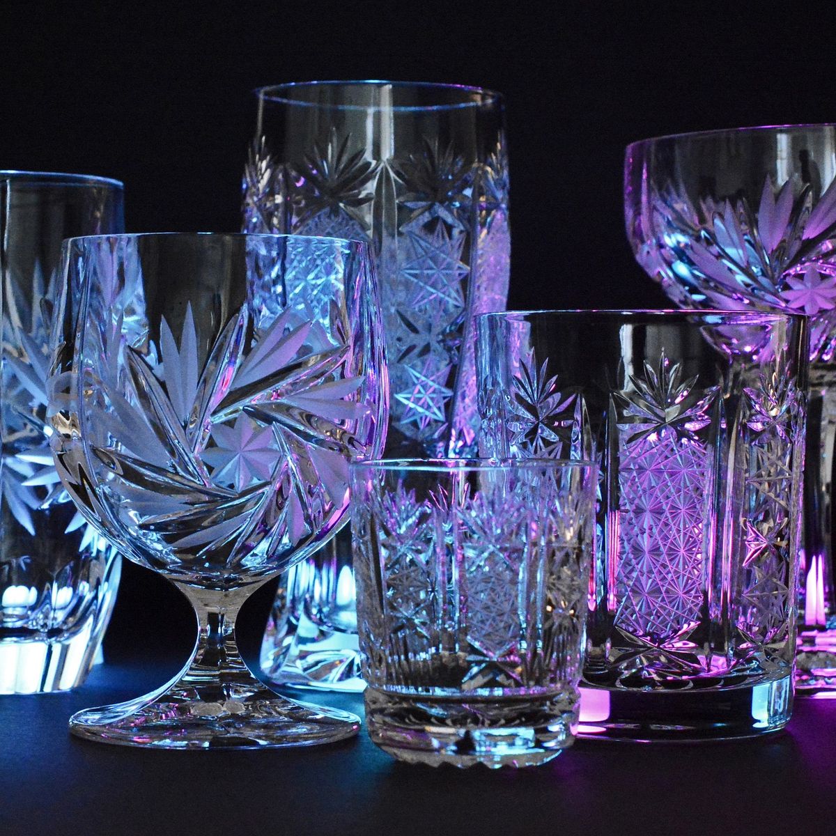 Todos nuestros objetos tienen una intención, como estos vasos whiskeros en  cristal. Orgánicos en forma, atemporales y elegantes, que por…
