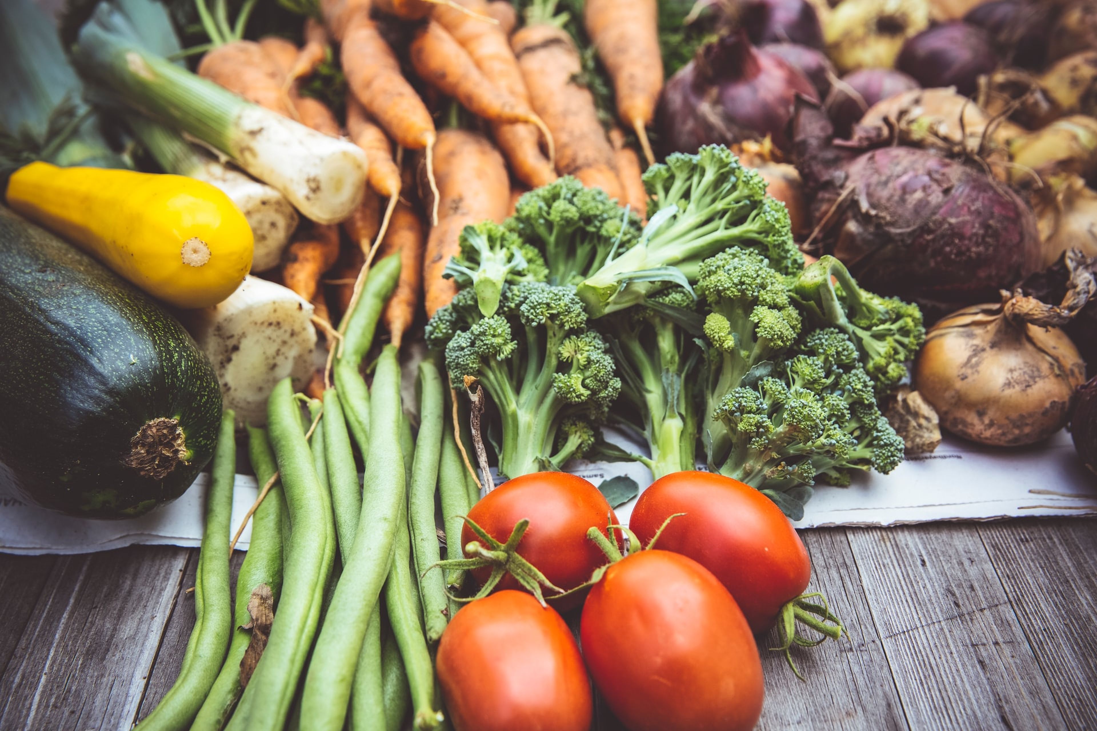 Procura introducir en tu dieta verduras de todos los colores.