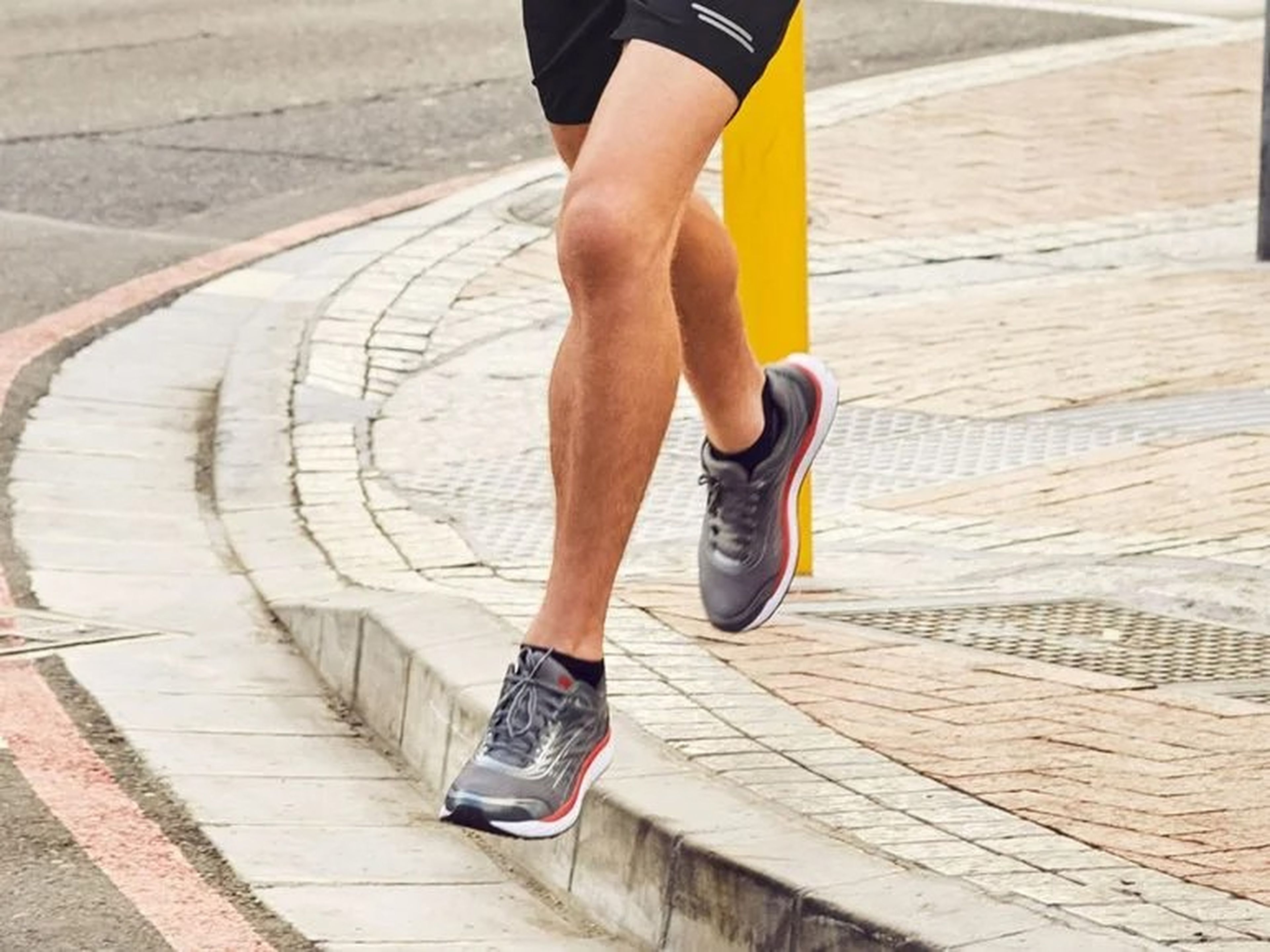 Zapatillas de running para hombre: transpirables, ligeras y con  amortiguación, Estilo de vida, Escaparate