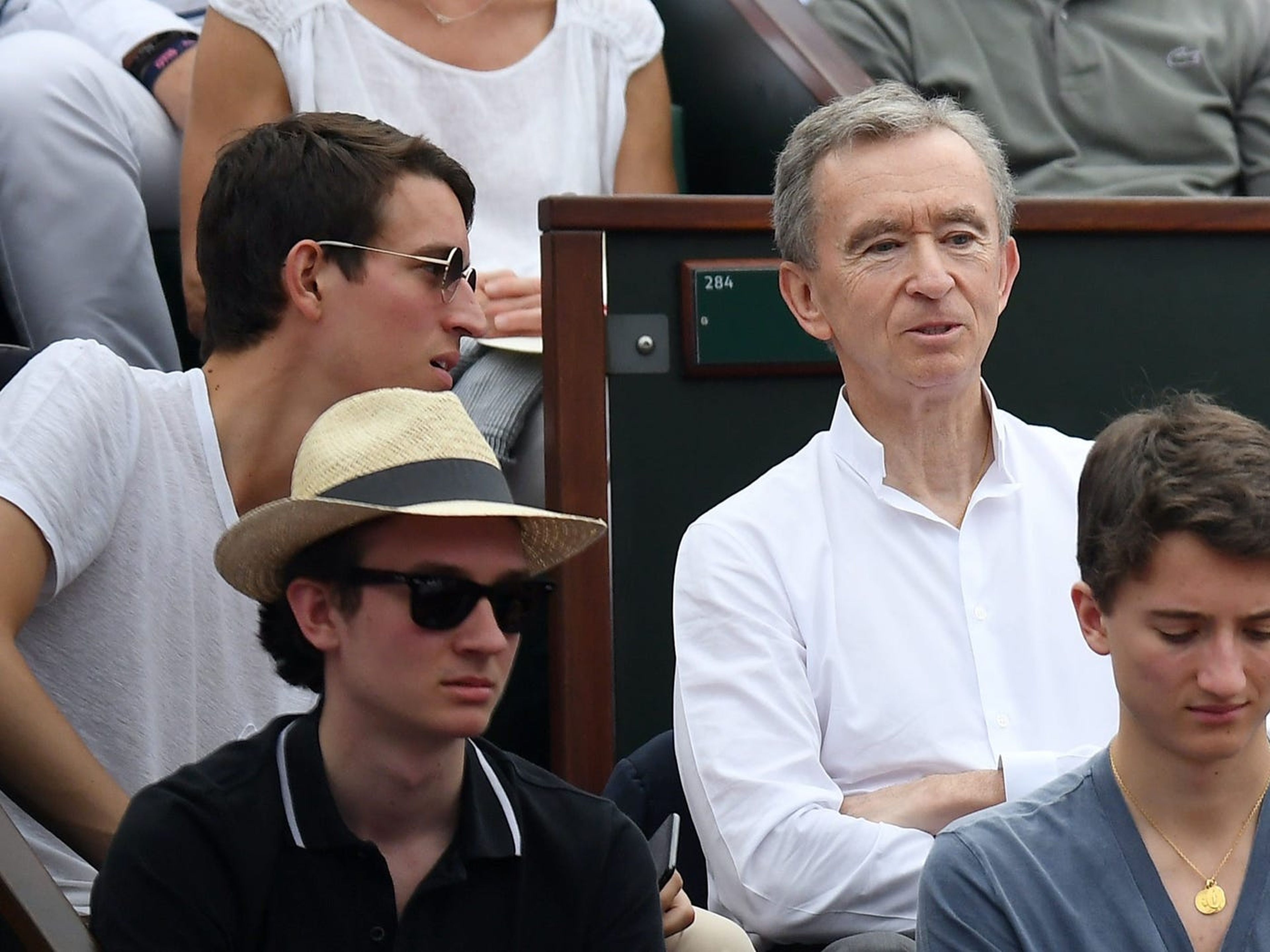 Bernard con sus hijos Alexandre, Frederic y Jean en el Roland Garros 2018 en París.
