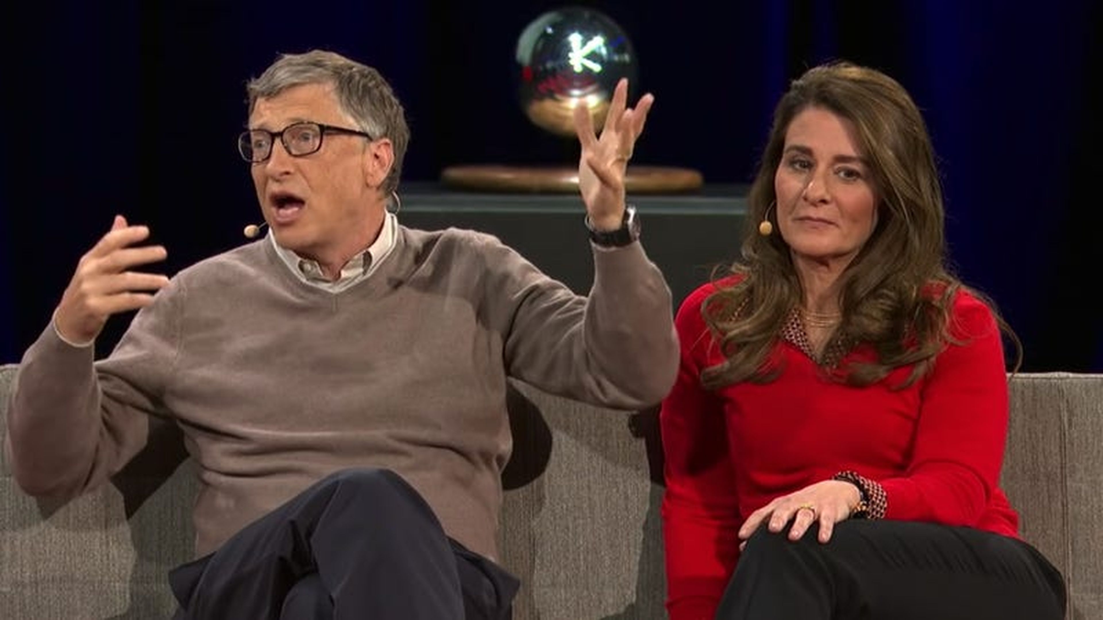 Una fuente le dijo a 'The New York Times' que el lenguaje corporal de Melinda Gates durante los eventos insinuó que no estaba contenta. La pareja que pronto será ex se ve durante una conferencia TED en 2014.