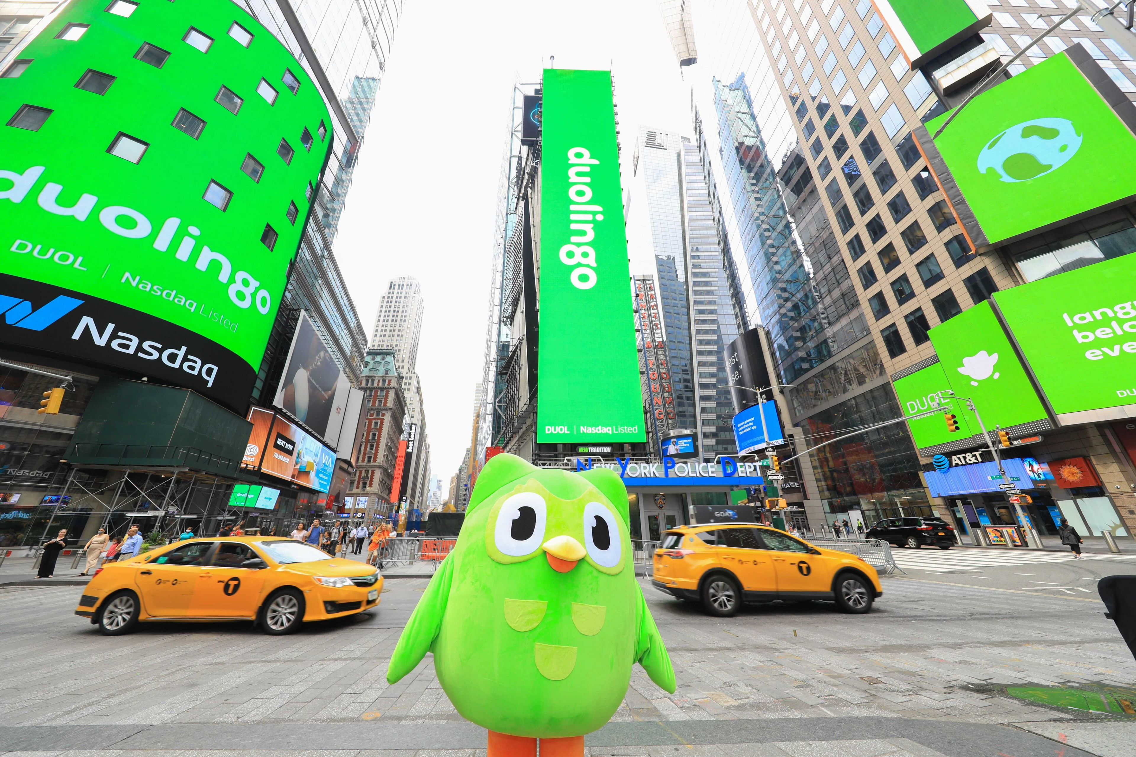 Campaña de Duolingo para promocionar su salida a bolsa. Duolingo