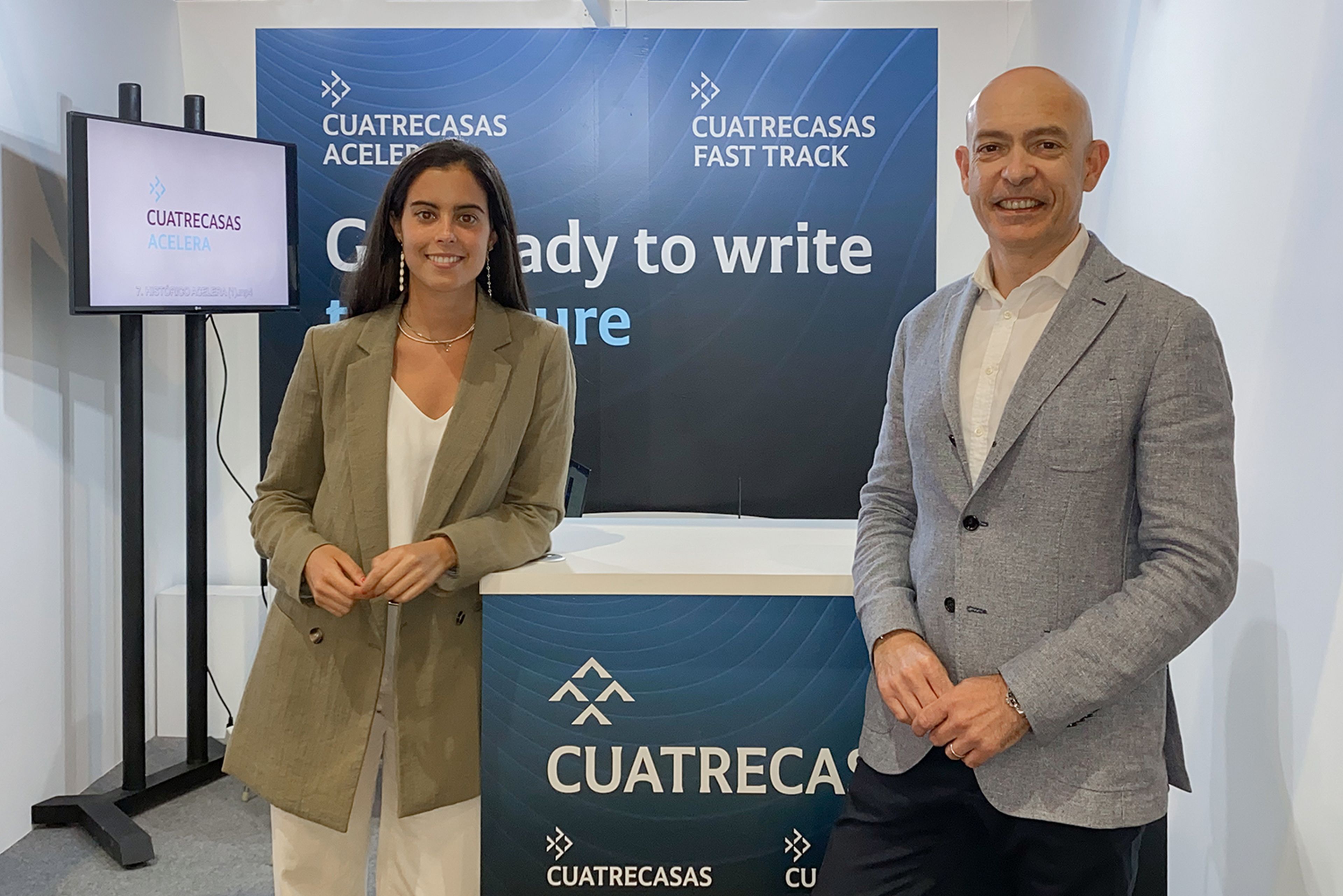 Francesc Muñoz, CIO de Cuatrecasas, junto a Alba Molina Marcos, Innovation Project Manager de Cuatrecasas.