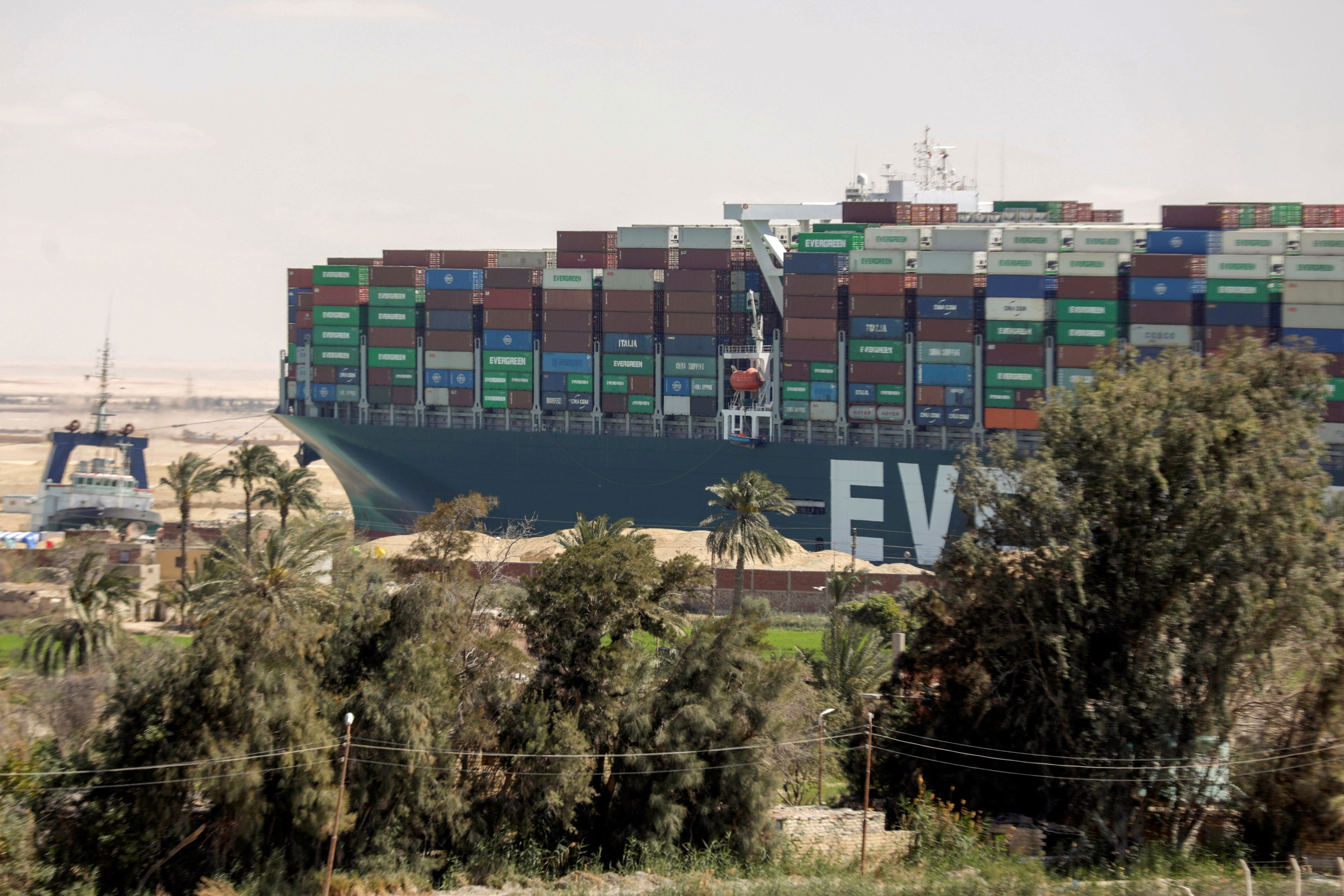 Imagen del buque Ever Given liberado del Canal de Suez