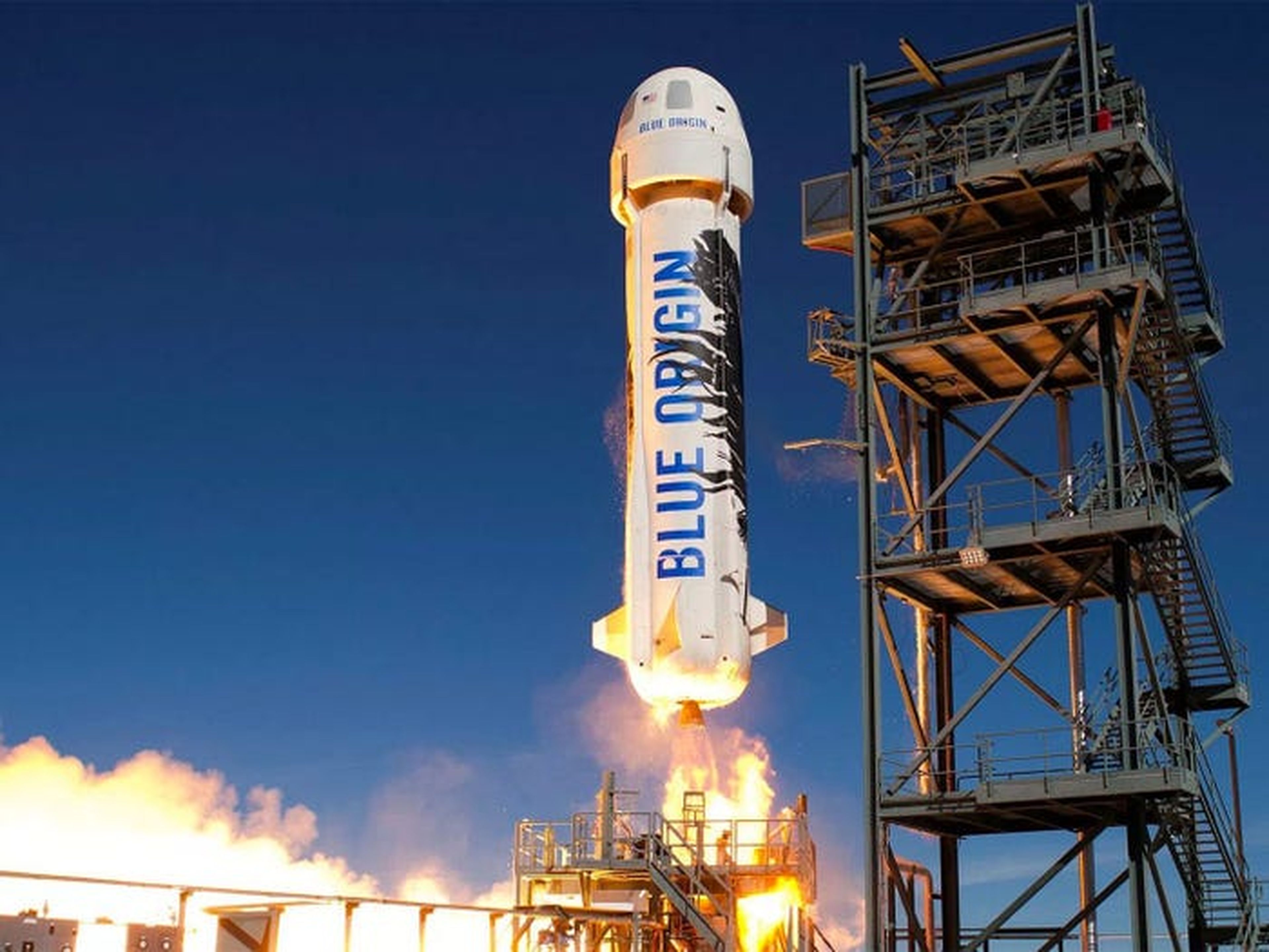 El cohete suborbital reutilizable New Shepard de Blue Origin se lanza hacia el espacio en 2016.