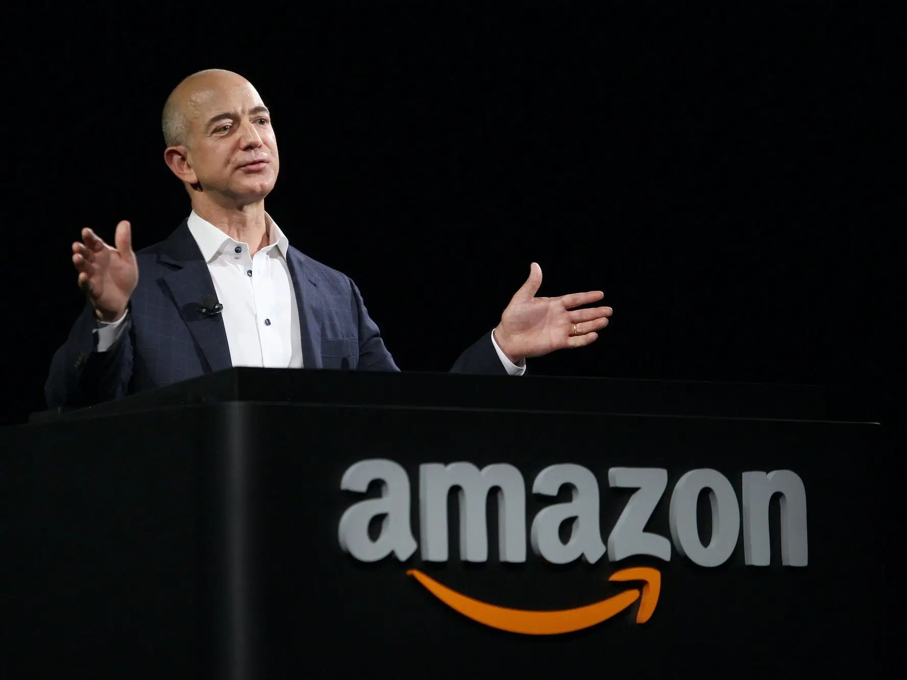 Jeff Bezos durante una conferencia de prensa de Amazon.