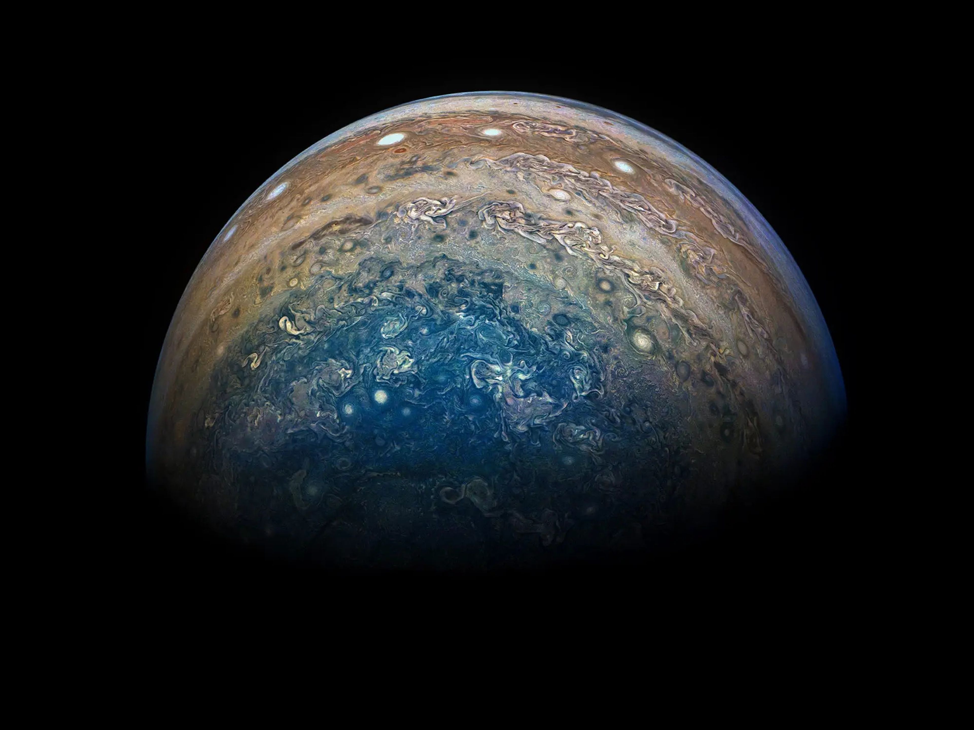 Júpiter visto por la sonda Juno durante su décimo sobrevuelo.