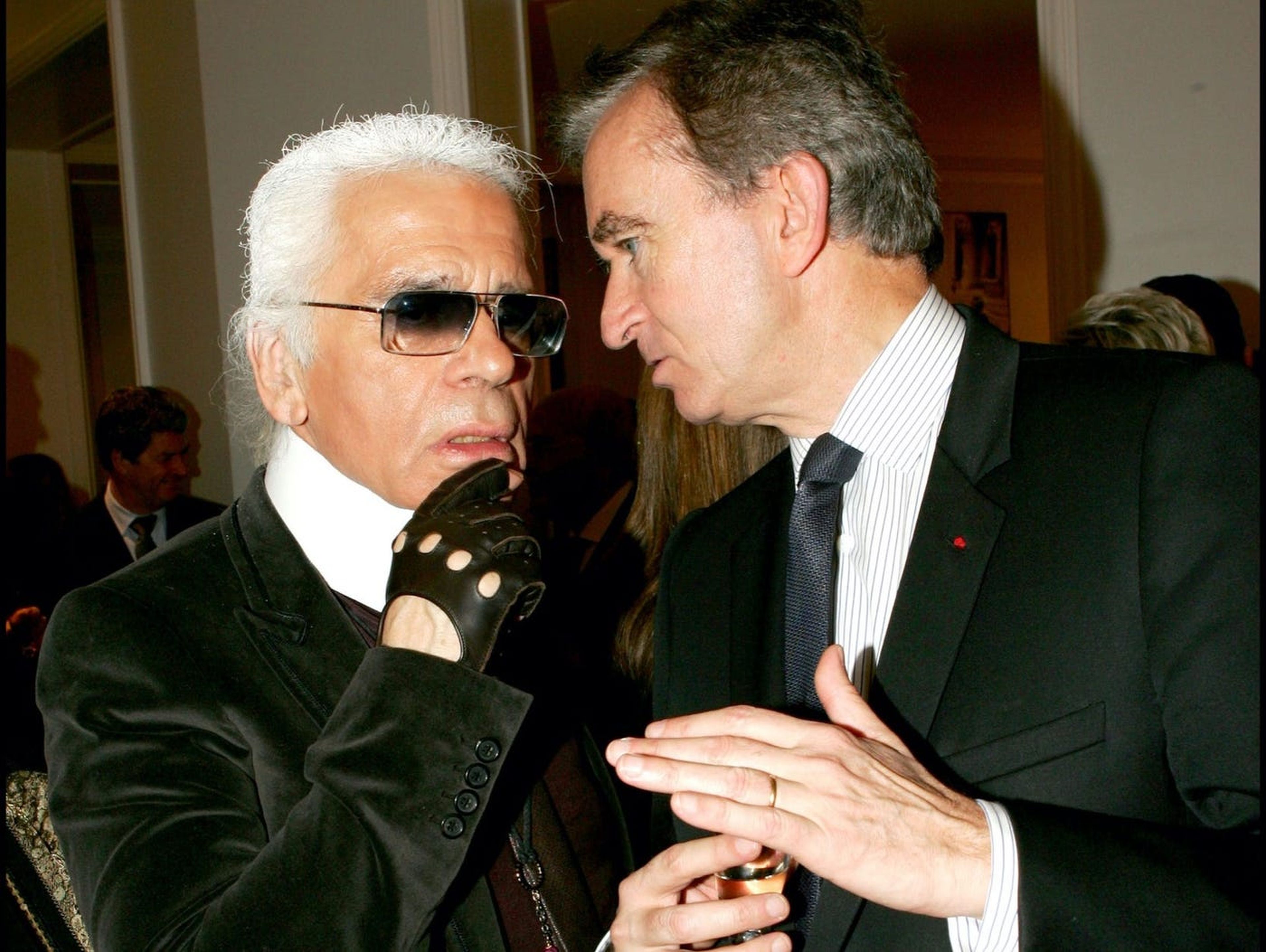 Karl Lagerfeld y Bernard Arnault en París en 2005.