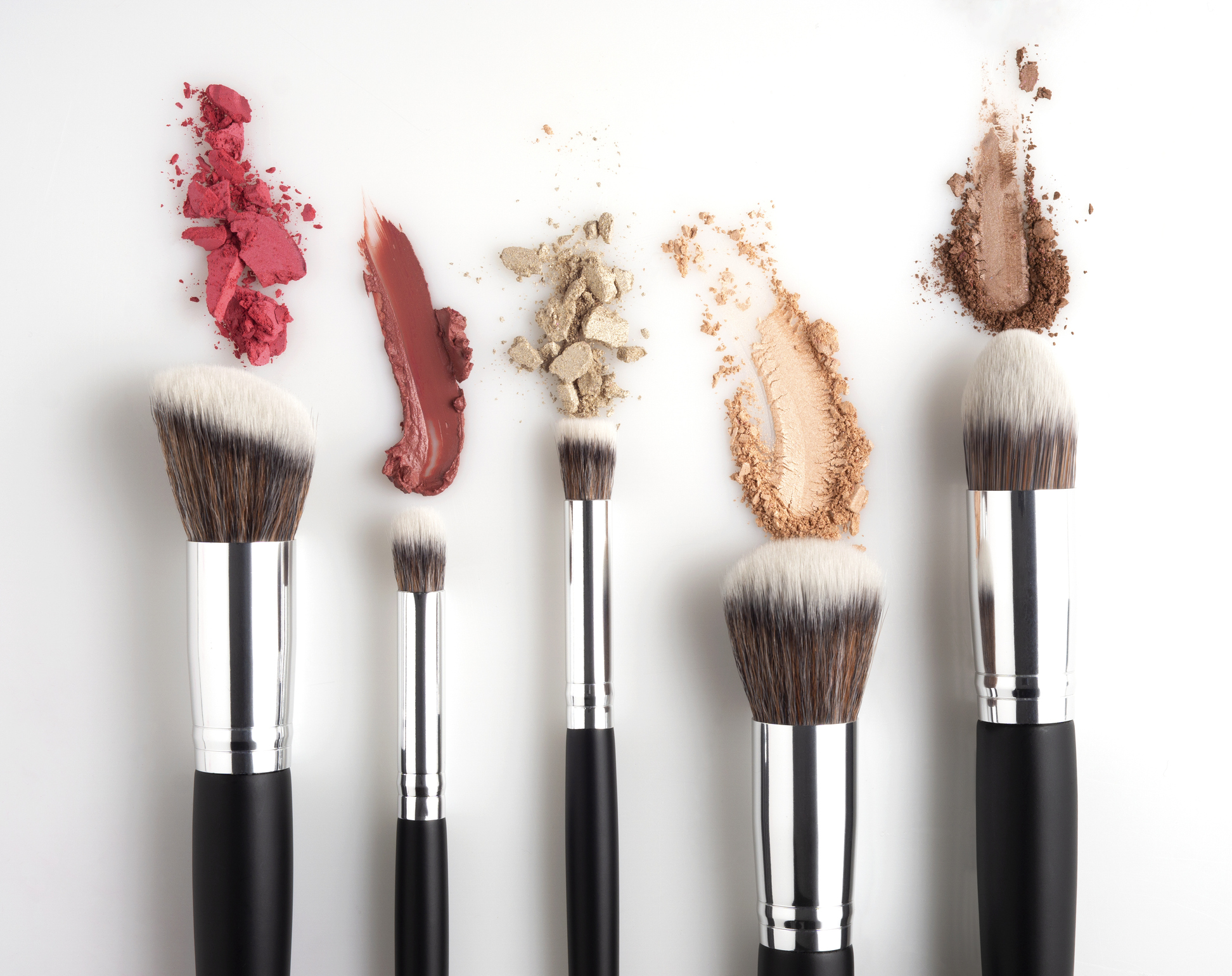 9 formas de limpiar manchas de maquillaje sobre la ropa | Business Insider  España