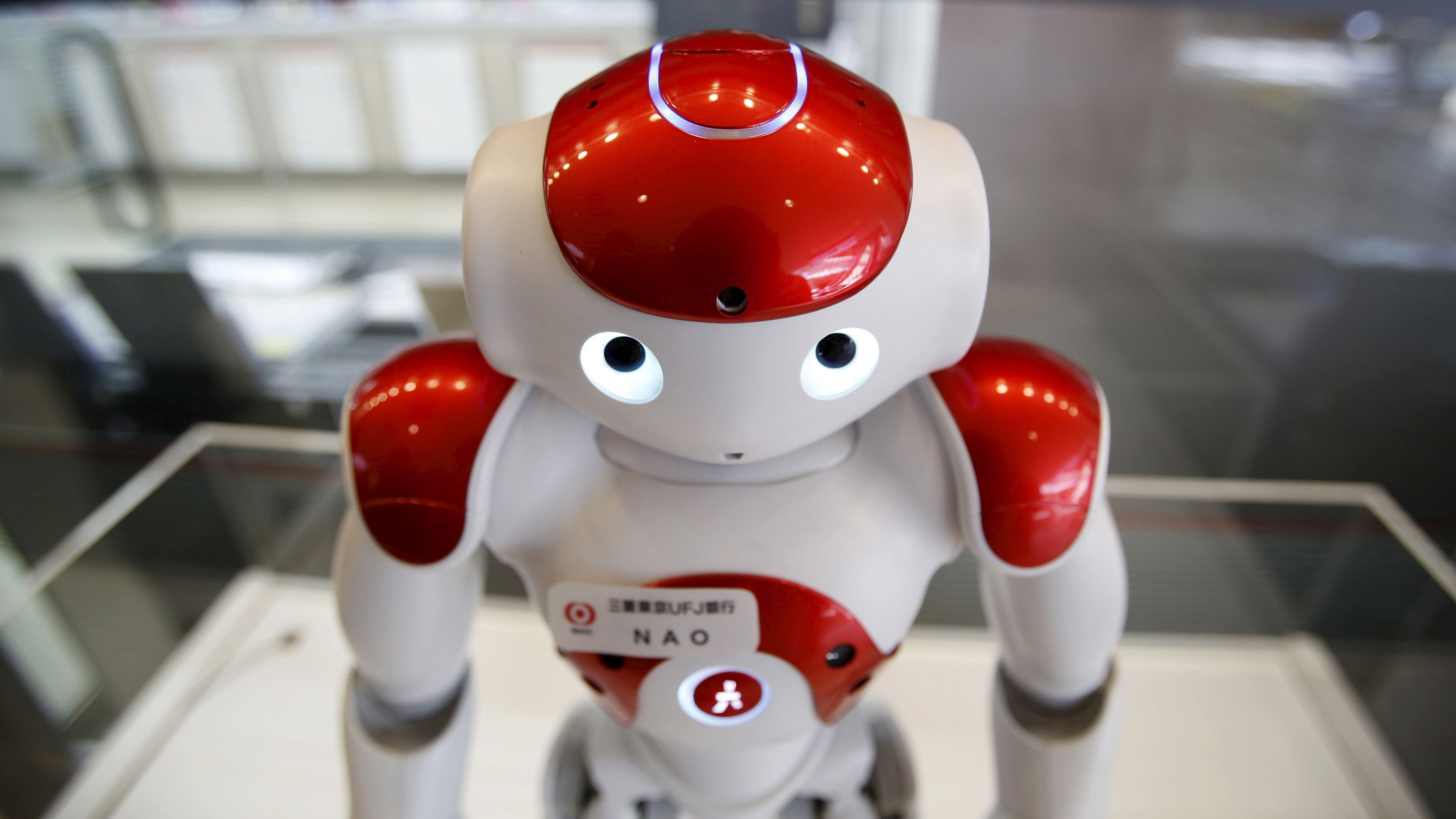 Nao, un robot fabricado por Aldebaran Robotics, durante una exhibición de robótica.