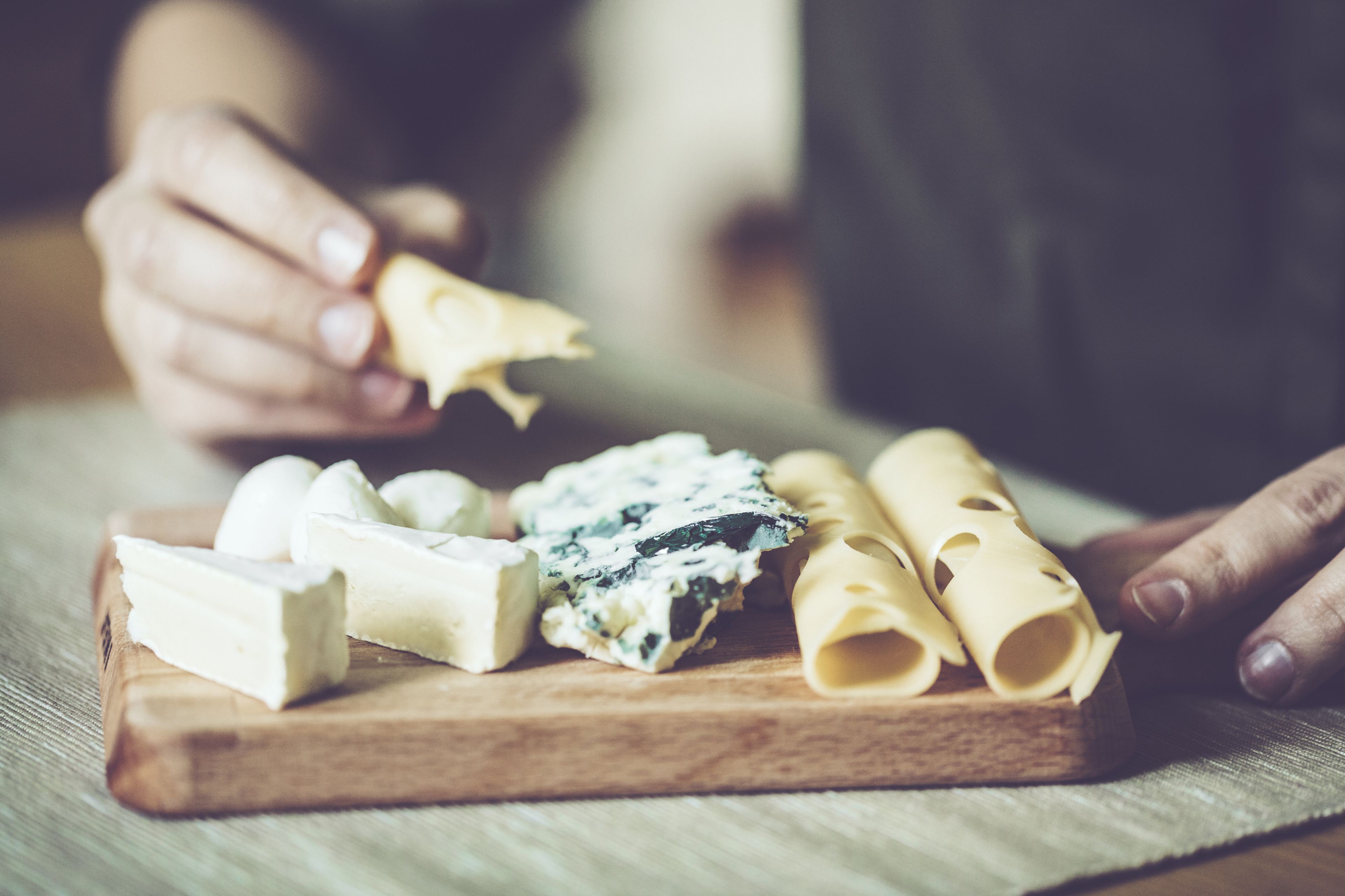 Esto es lo que le pasa a tu cuerpo por comer mucho queso
