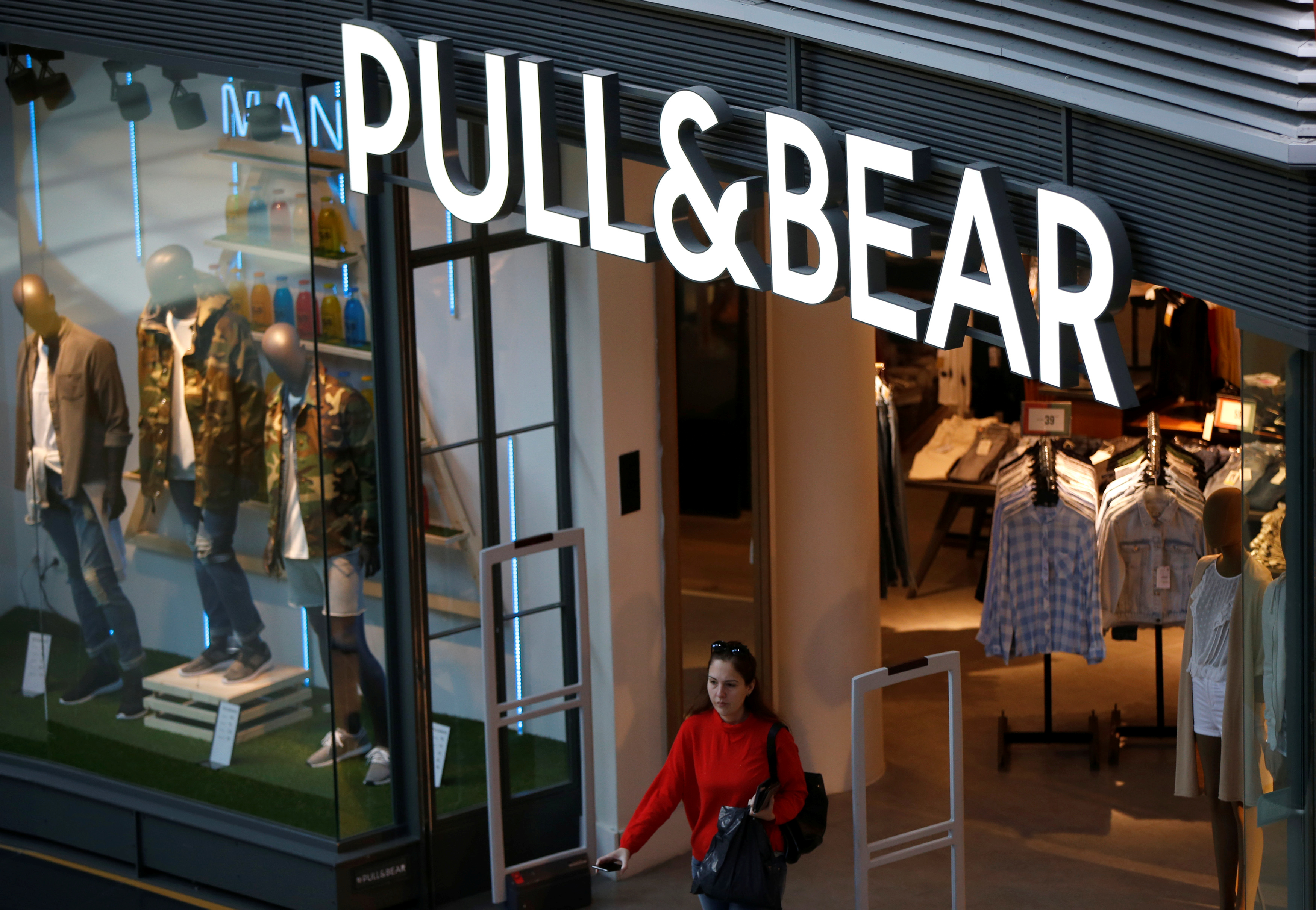 Interesar Escupir Cliente Quién es quién en Inditex: Pull&Bear, la otra cadena de moda joven |  Business Insider España
