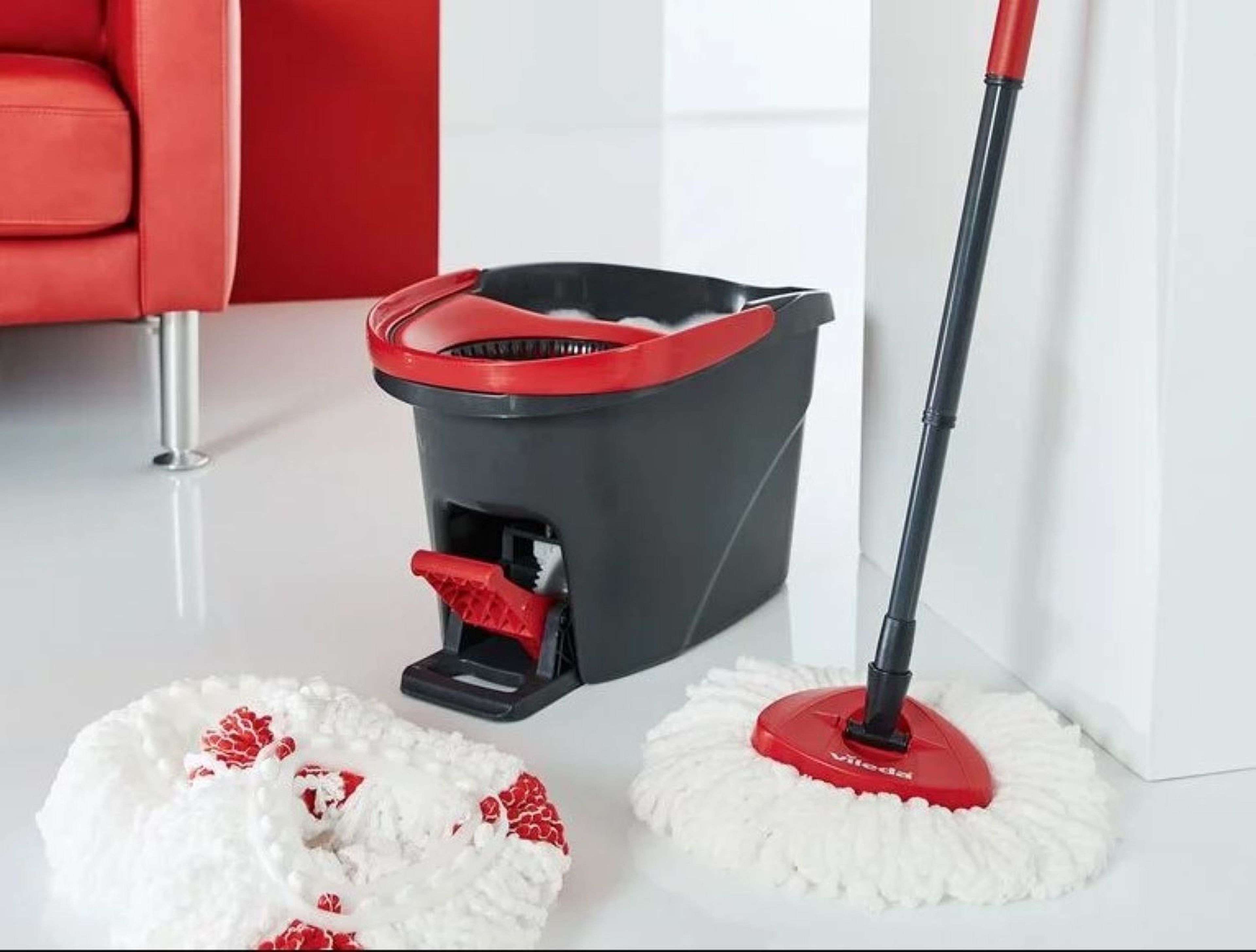 Los 3 nuevos productos de Lidl para que limpiar la casa sea más fácil y rápido (y que te permitirán jubilar tu fregona tradicional)