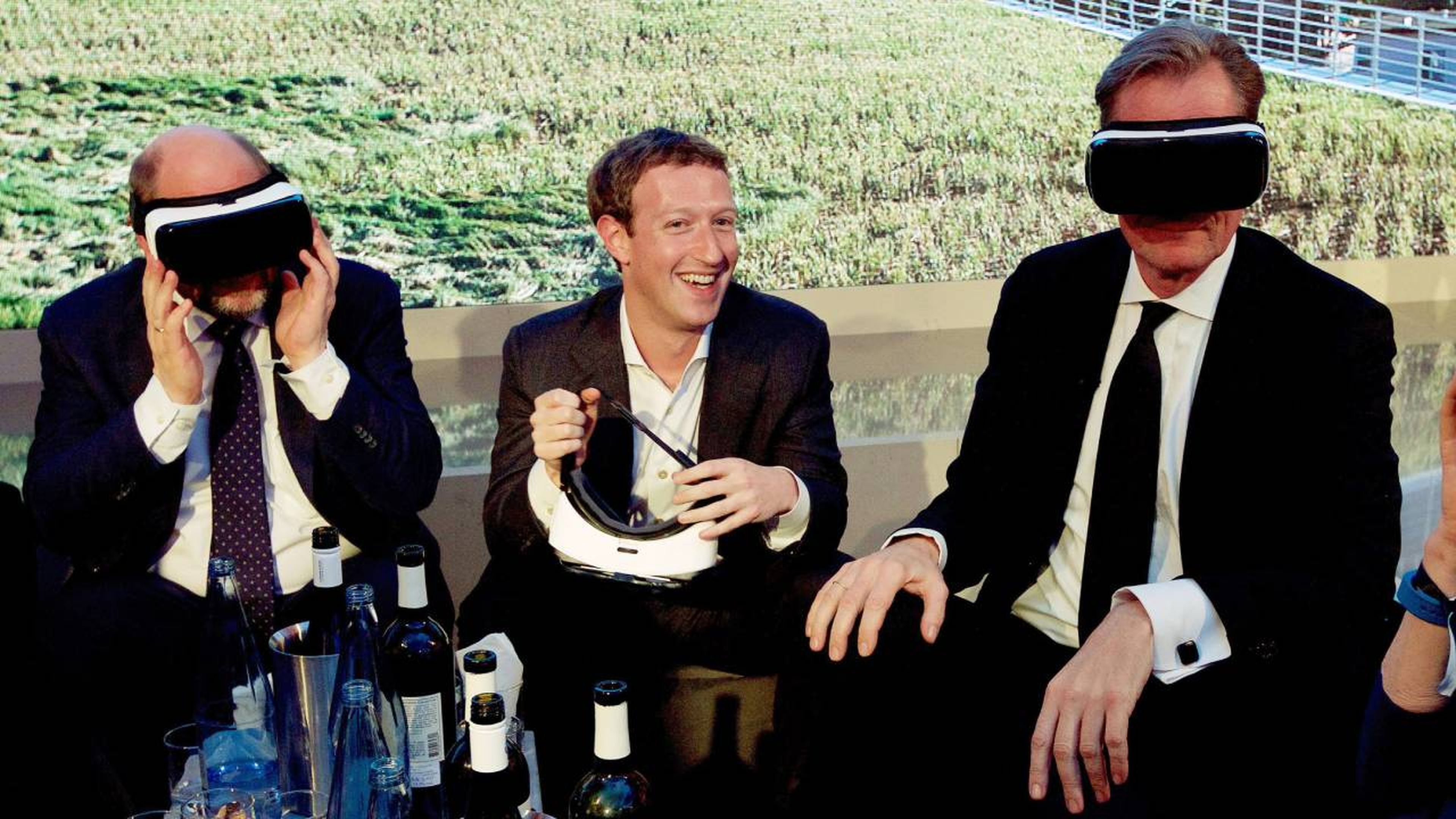 Mark Zuckerberg presentando las gafas de realidad virtual Oculus Go.