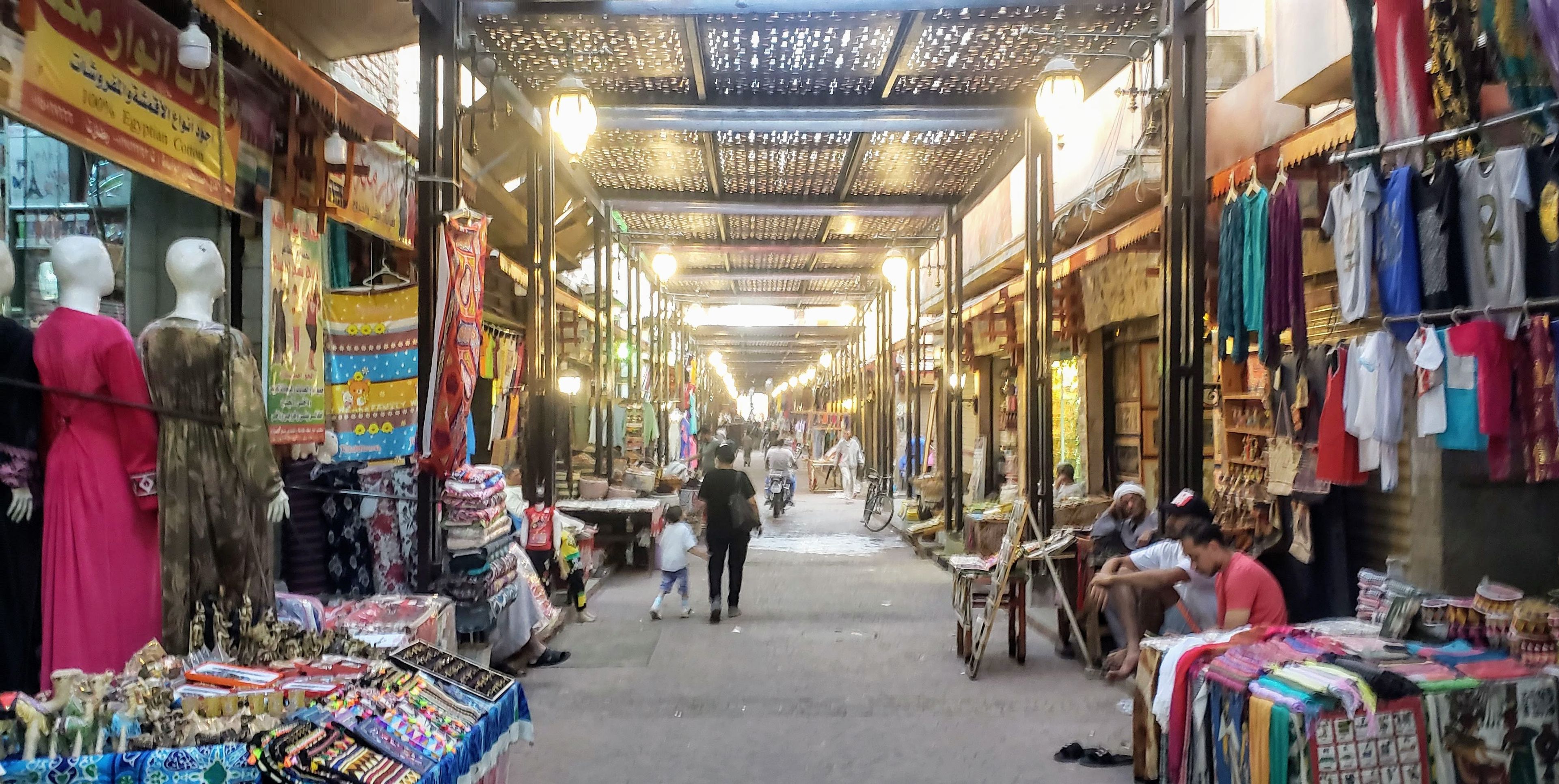 El precioso mercado de Luxor, sin un solo turista extranjero.