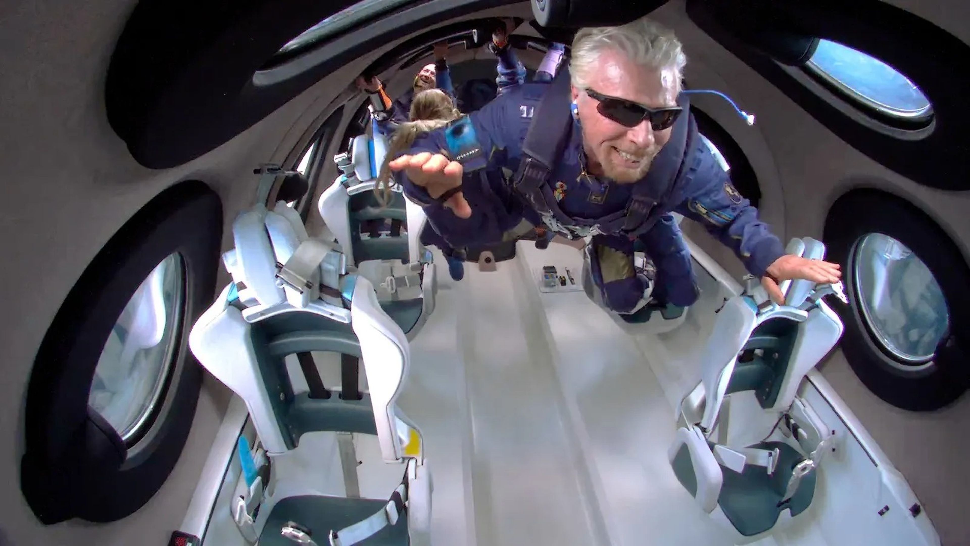 Richard Branson flota en el espacio a bordo de un cohete de Virgin Galactic el pasado 22 de julio de 2021.