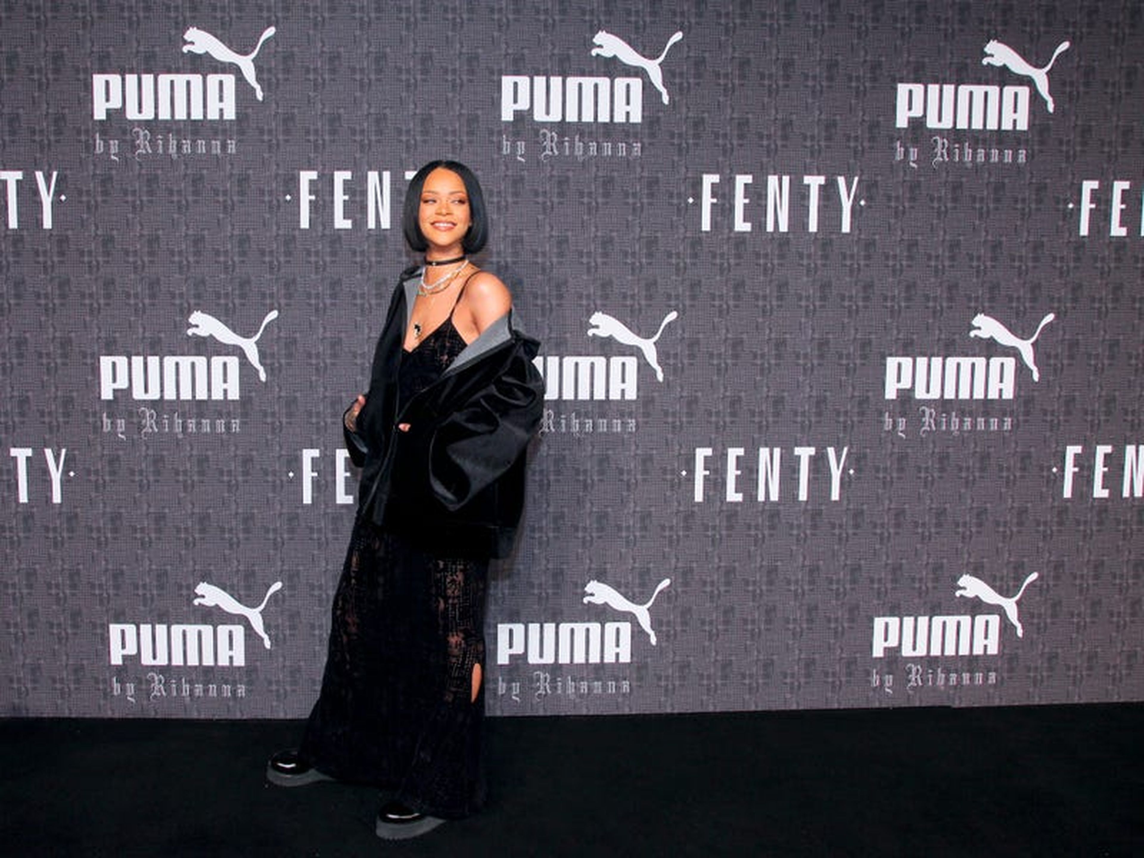 Rihanna asiste al desfile de moda Fenty Puma by Rihanna en 2016.