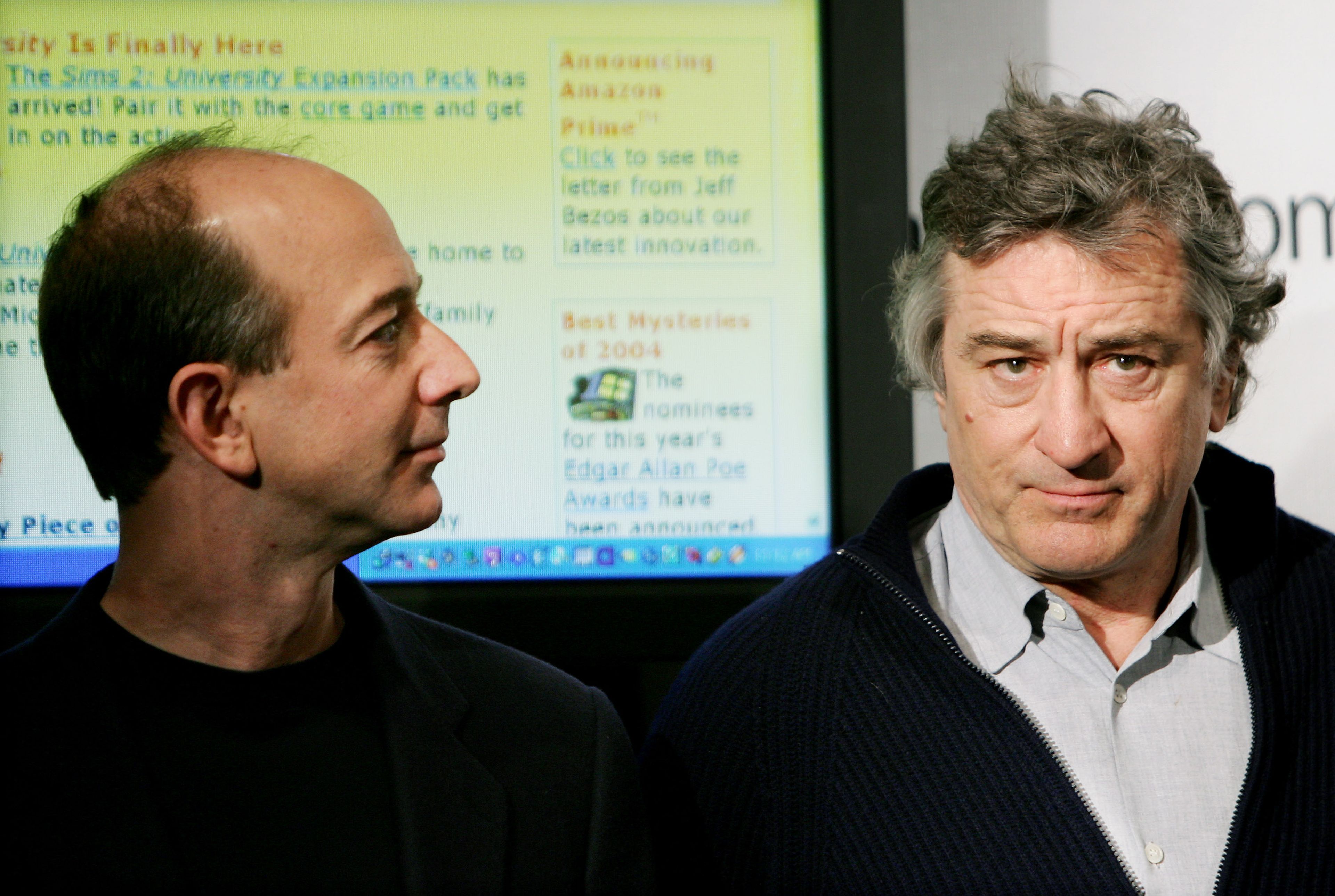 Jeff Bezos y Robert de Niro en una conferencia de prensa en 2005 para anunciar un acuerdo de colaboración entre Amazon y el festival de Tribeca antes del lanzamiento de Prime Video.