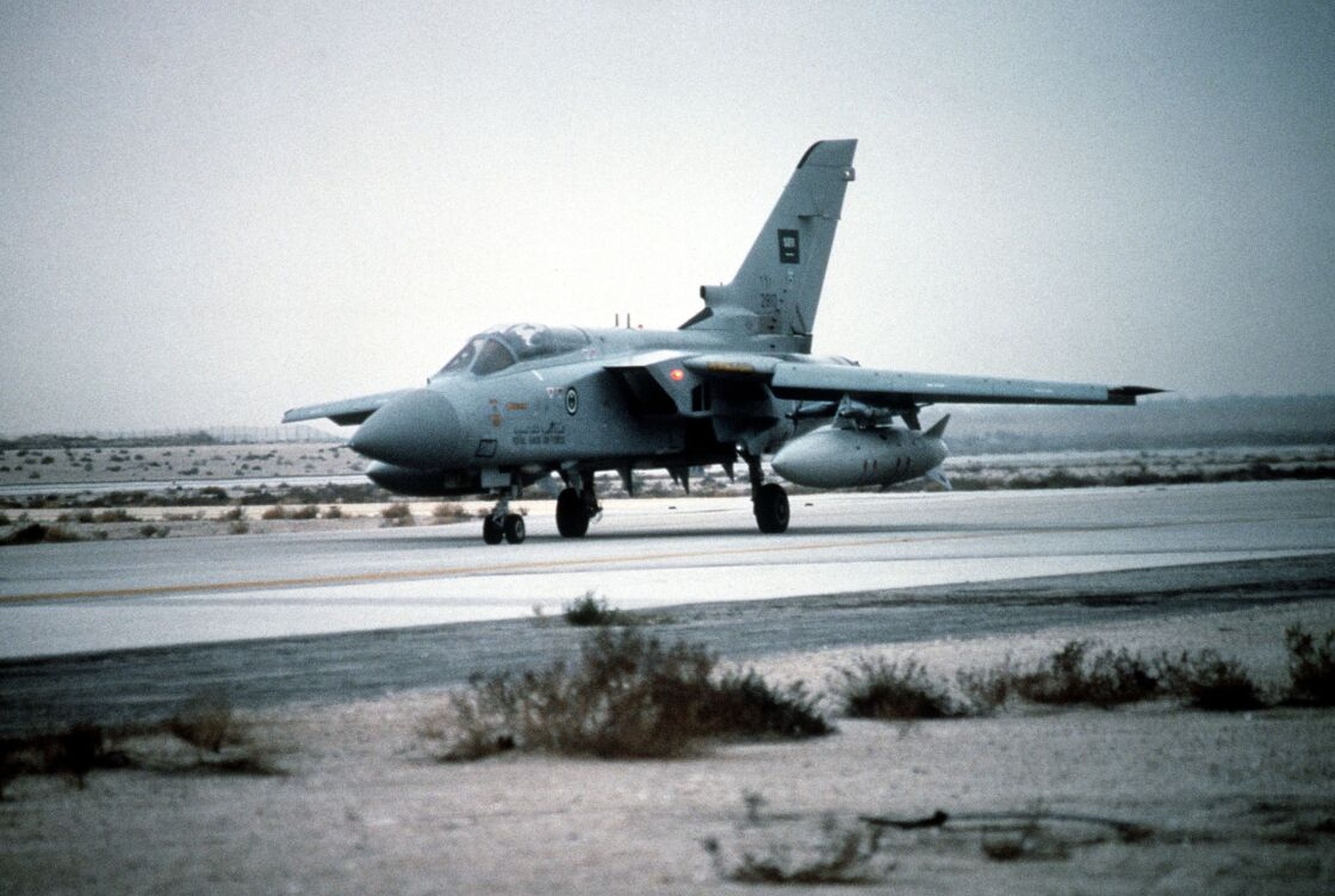 Un Tornado F3 de la Real Fuerza Aérea Saudí durante la Operación Tormenta del Desierto en 1991.