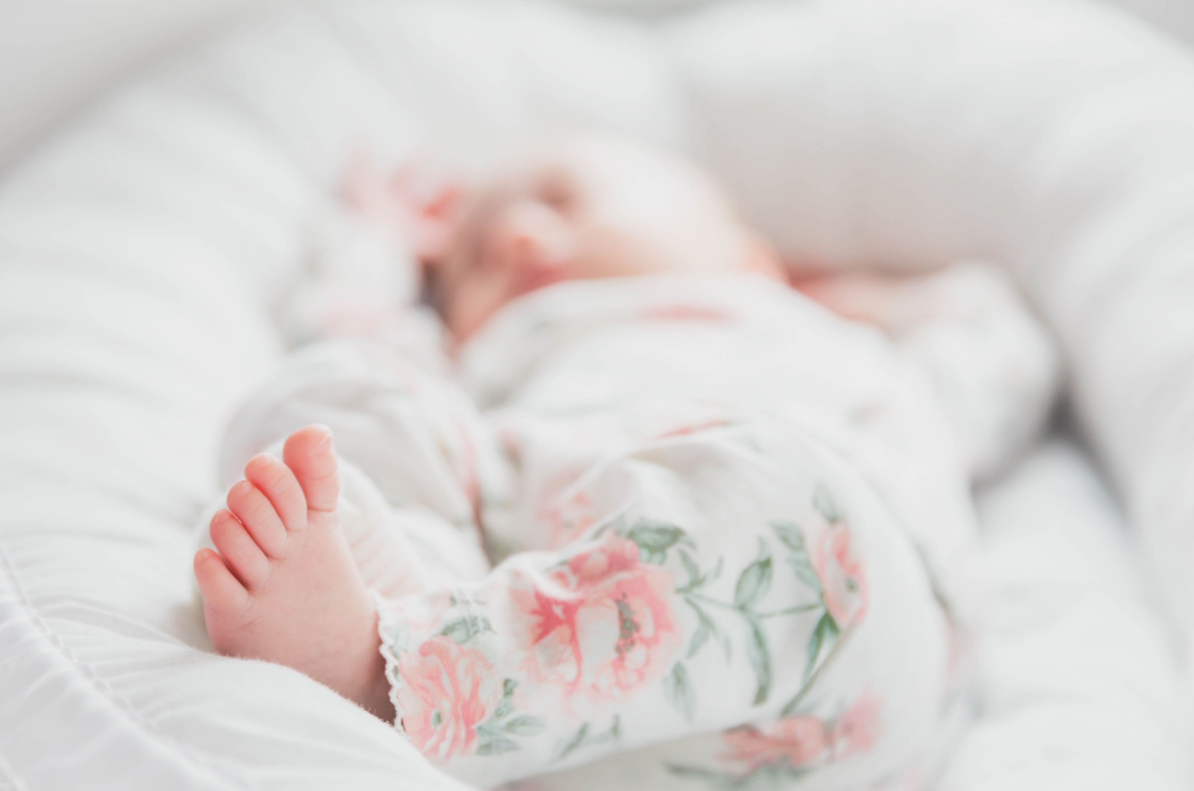 Se recomienda que los bebés duerman de lado o boca arriba.