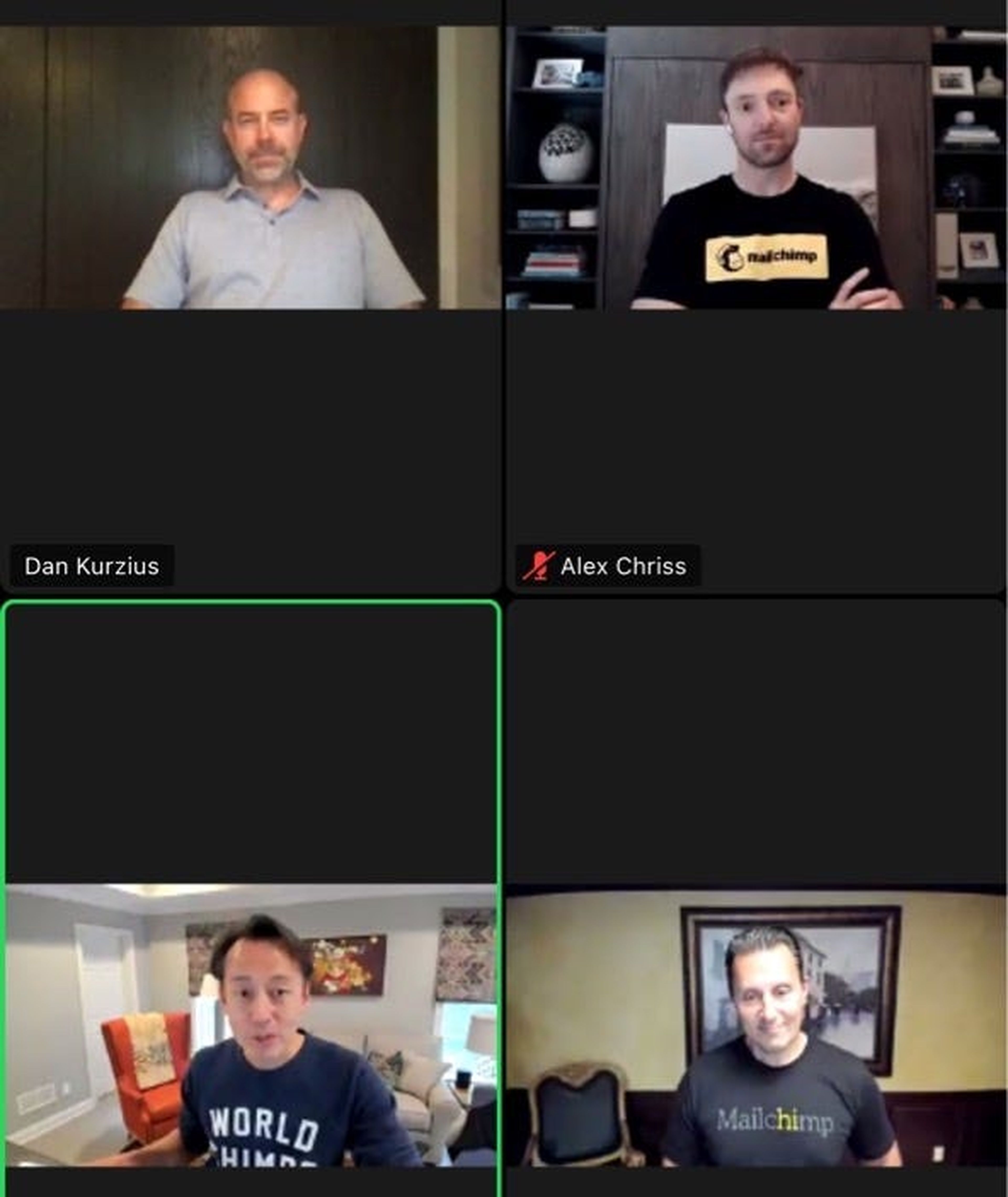 Los cofundadores de Mailchimp, Ben Chestnut (abajo a la izquierda) y Dan Curzius (arriba a la izquierda), en una videoconferencia con empleados