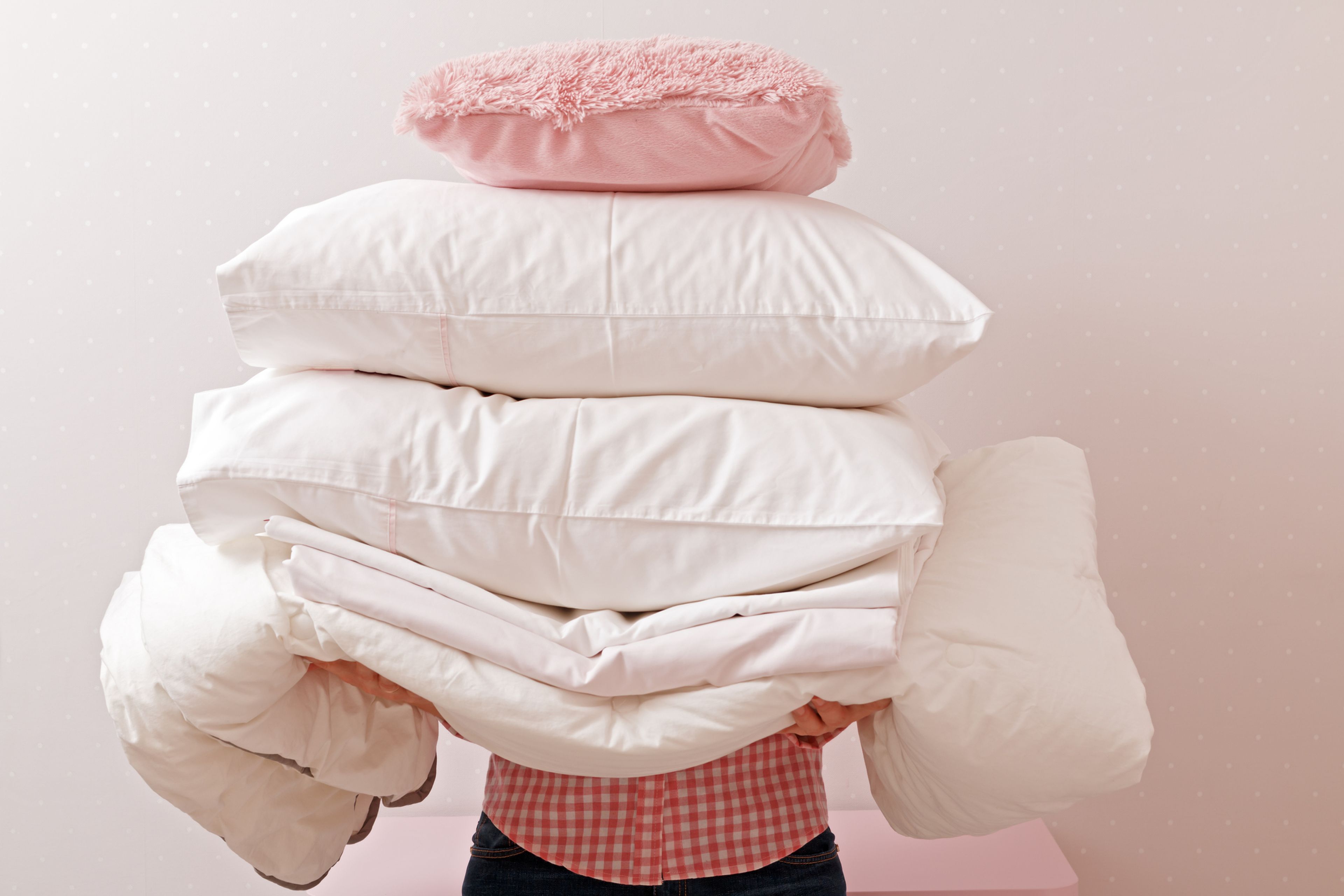 James Dyson interior brumoso Cuándo y cómo debes lavar las almohadas (y cuándo tirarlas) | Business  Insider España