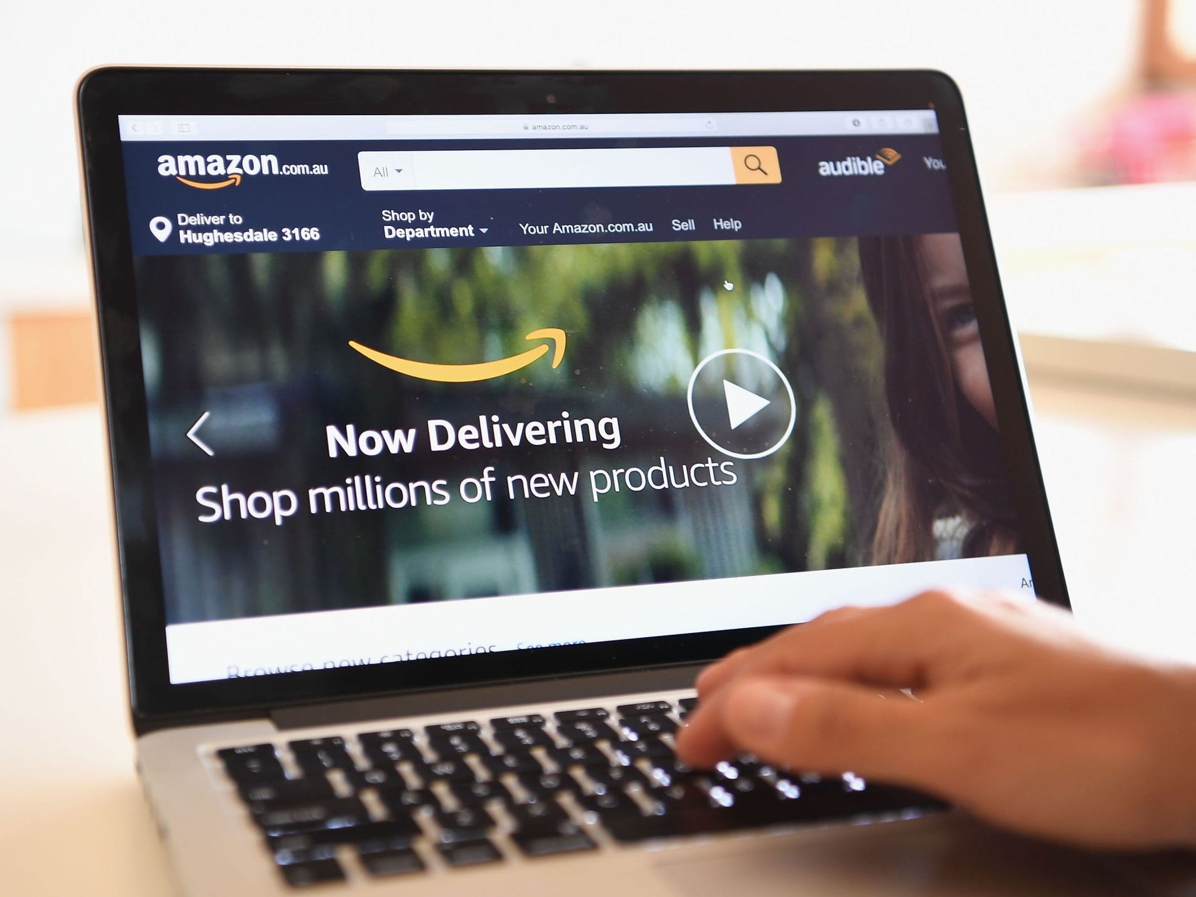 Se descubrieron anuncios de servicios de Amazon en más de 30 webs, según el análisis. Quinn Rooney/Getty Images