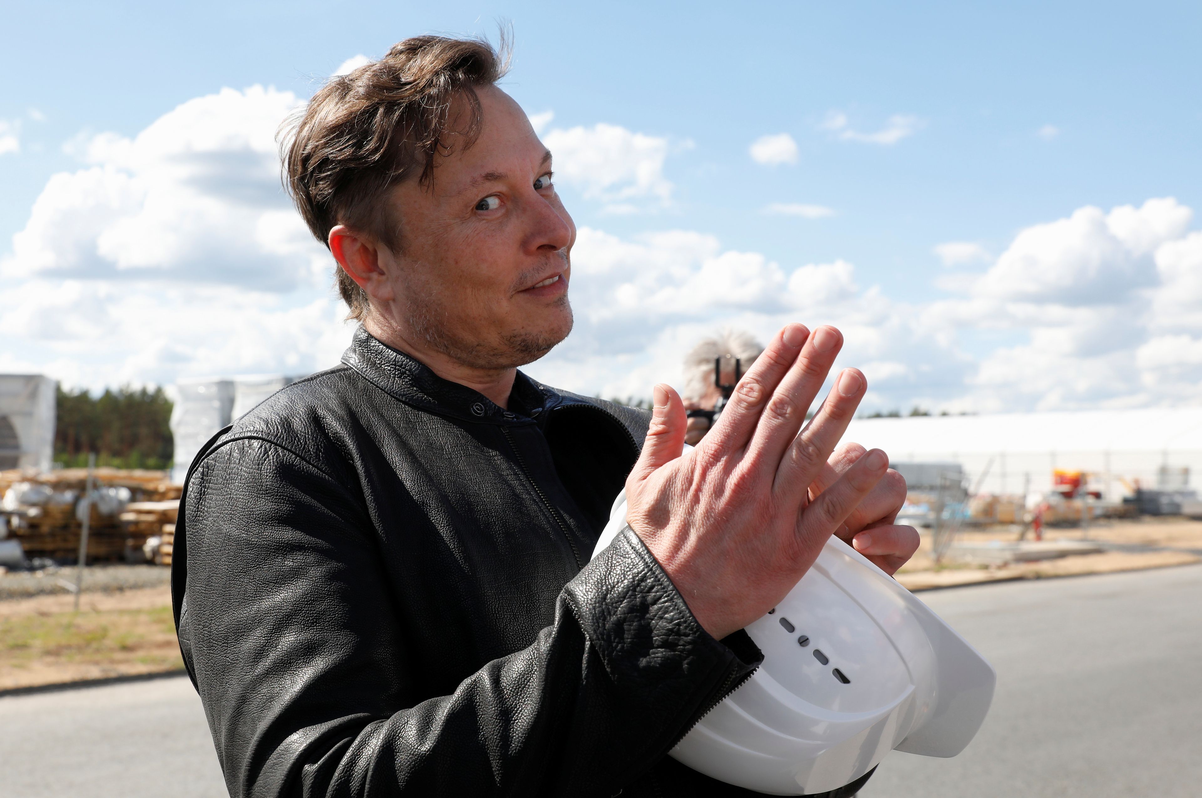 Elon Musk, en las obras de la gigafactoría de Tesla en Gruenheide (Alemania).