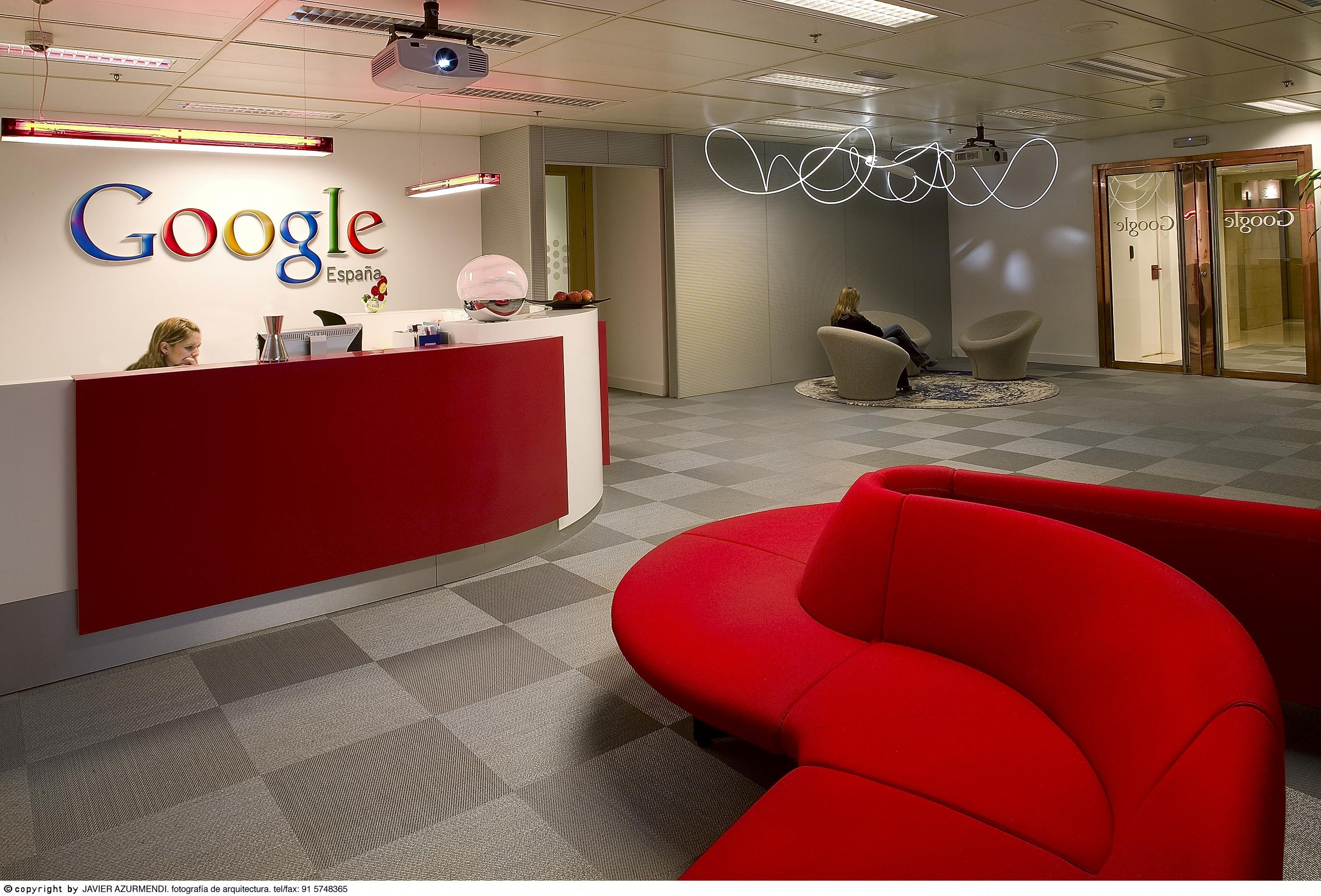 Entrada a las oficinas de Google España.