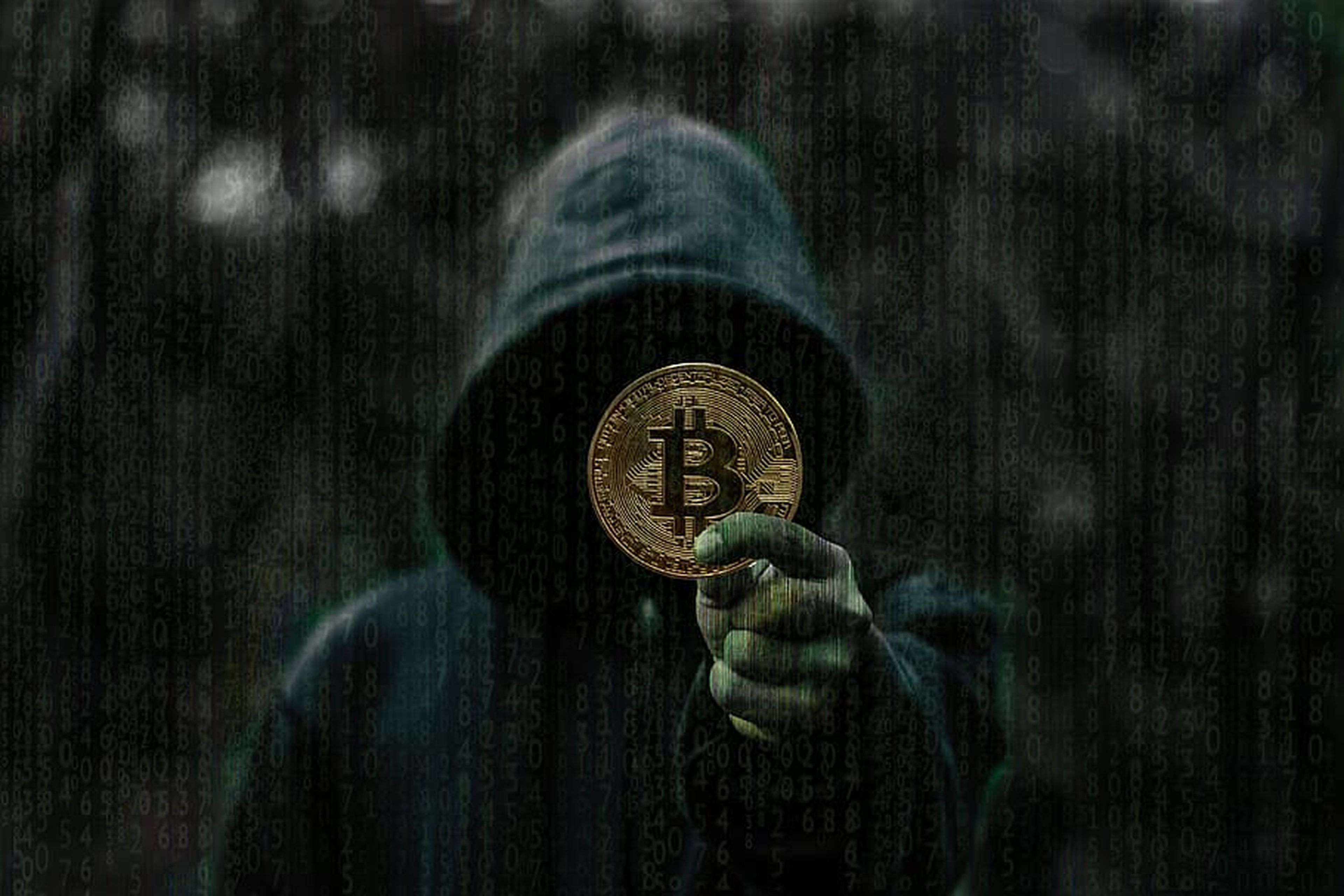 Hacker con un bitcoin.