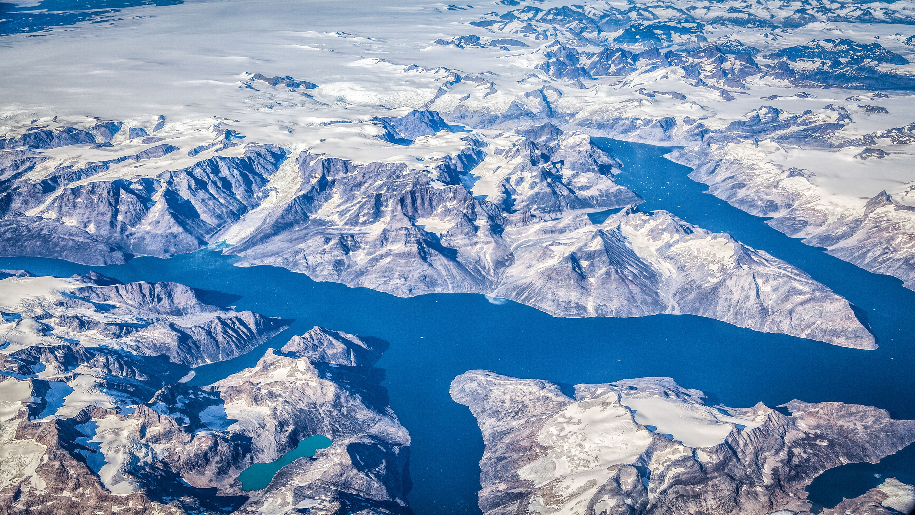 Fiordos en mitad de los glaciares de Groenlandia.