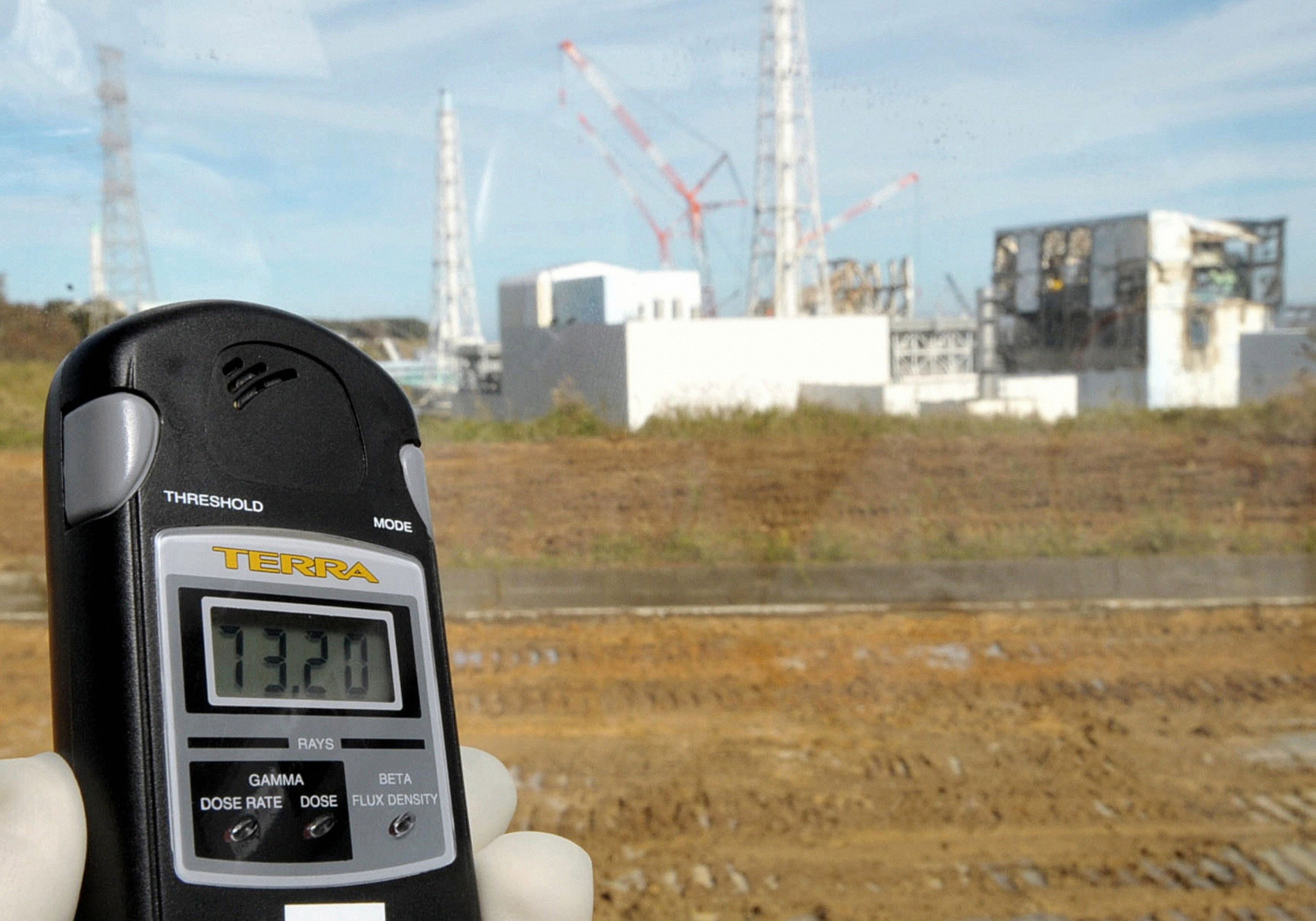 Un dispositivo mide la radiación en Fukushima, Japón.