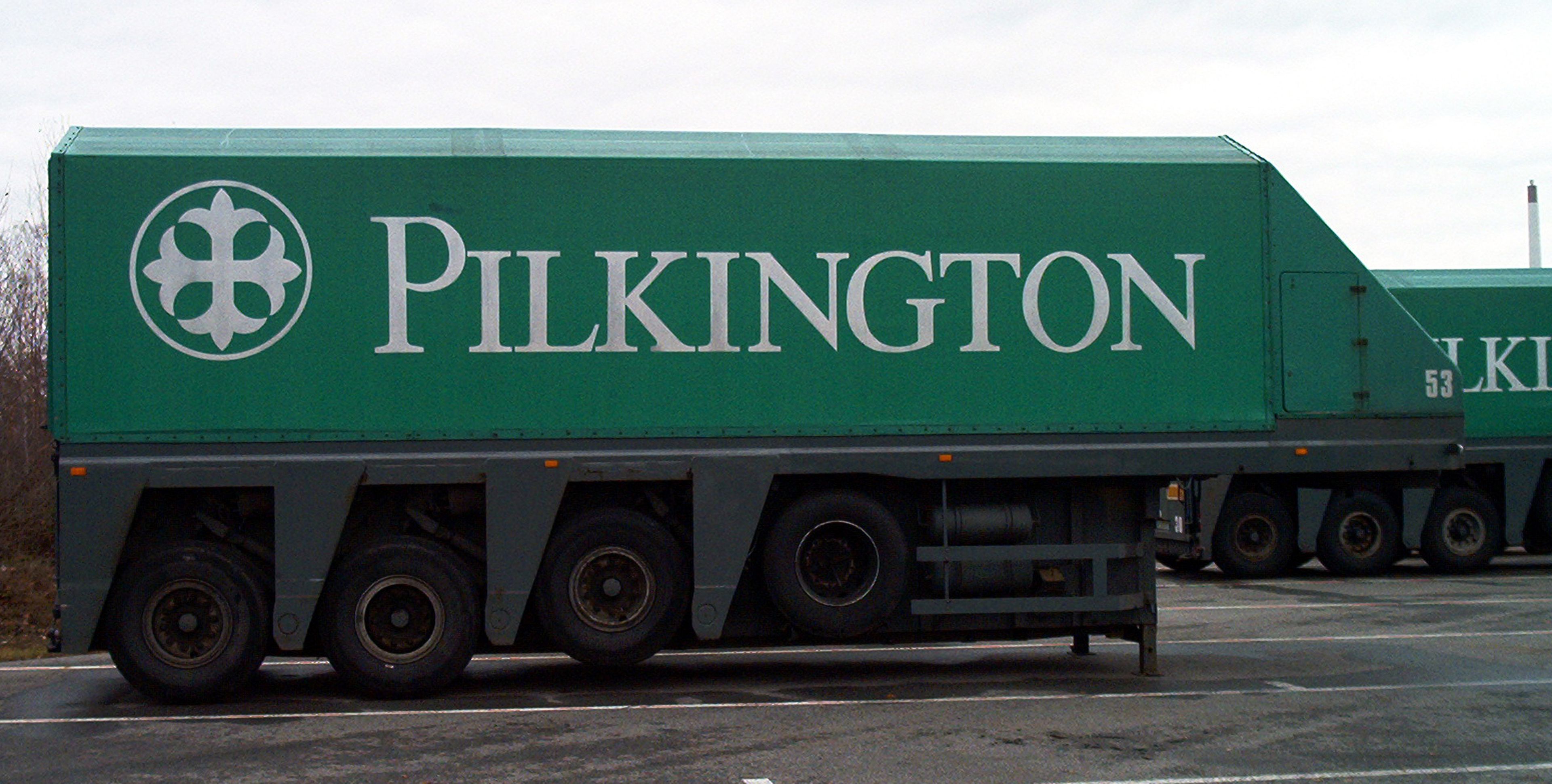 Un remolque de transporte de vidrio de Pilkington