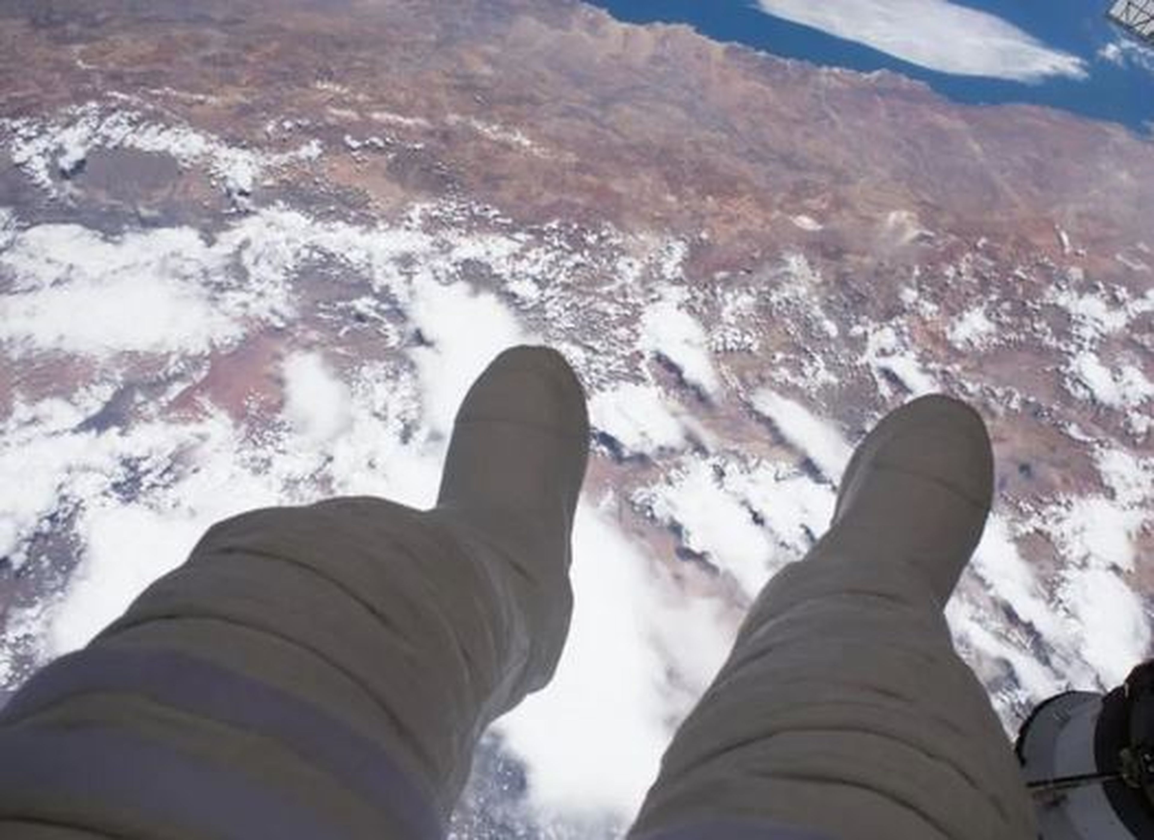 El astronauta Thomas Pesquet realizó una caminata espacial a 417 kilómetros sobre Argentina, el 13 de enero de 2017.