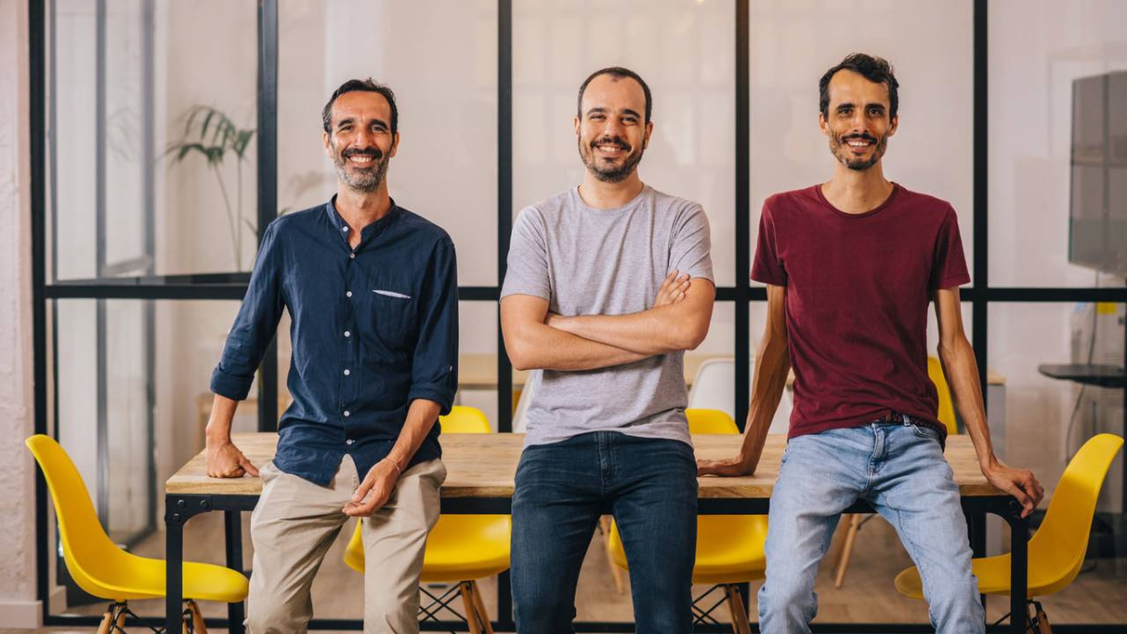 Los hermanos Bosch, fundadores de Voicemod: Fernando (izquierda), Jaime (centro) y Juan (derecha).