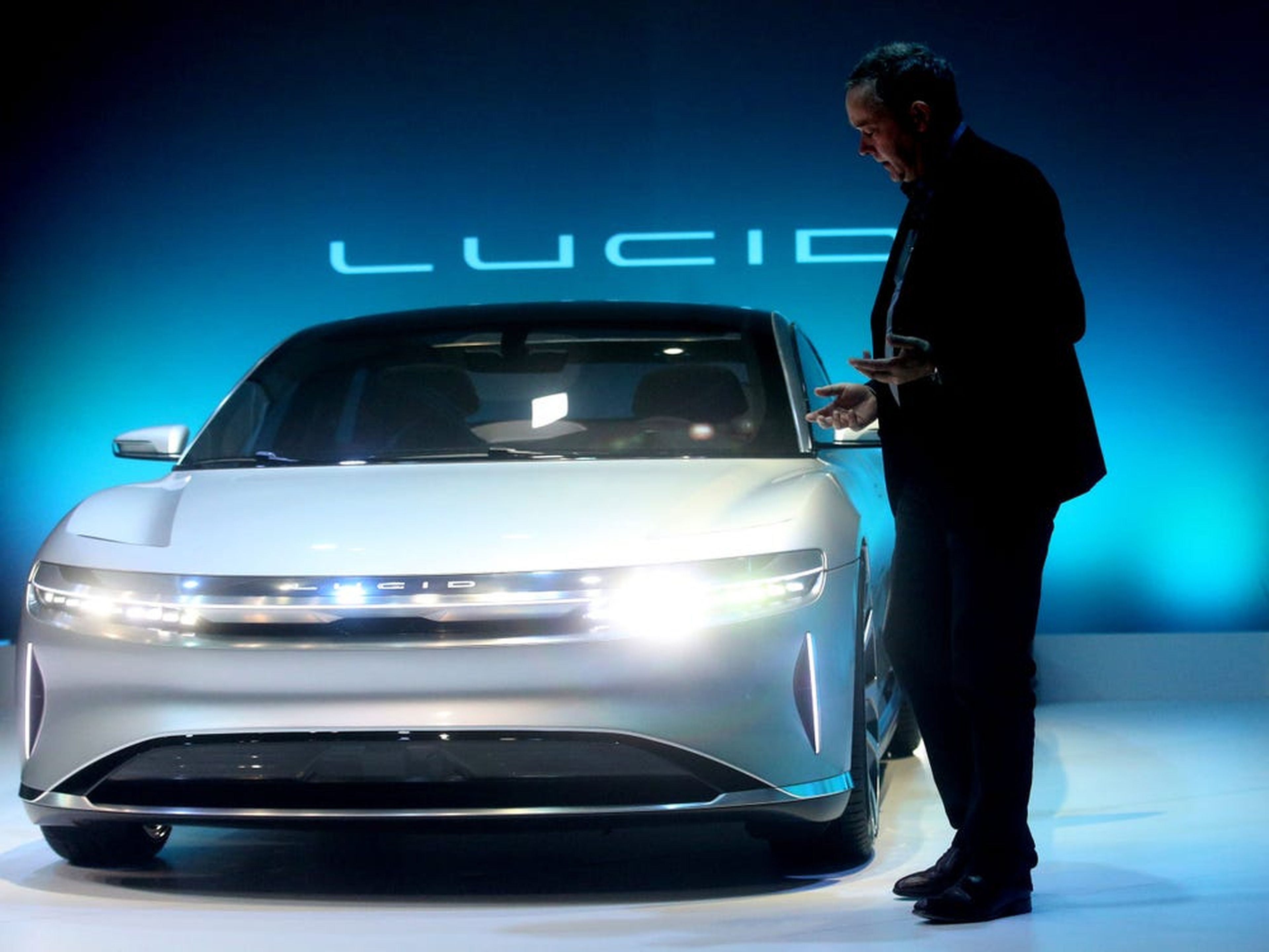 El consejero delegado de Lucid Motors, Peter Rawlison, considera que la industria del coche eléctrico se equivoca centrándose exclusivamente en las baterías.