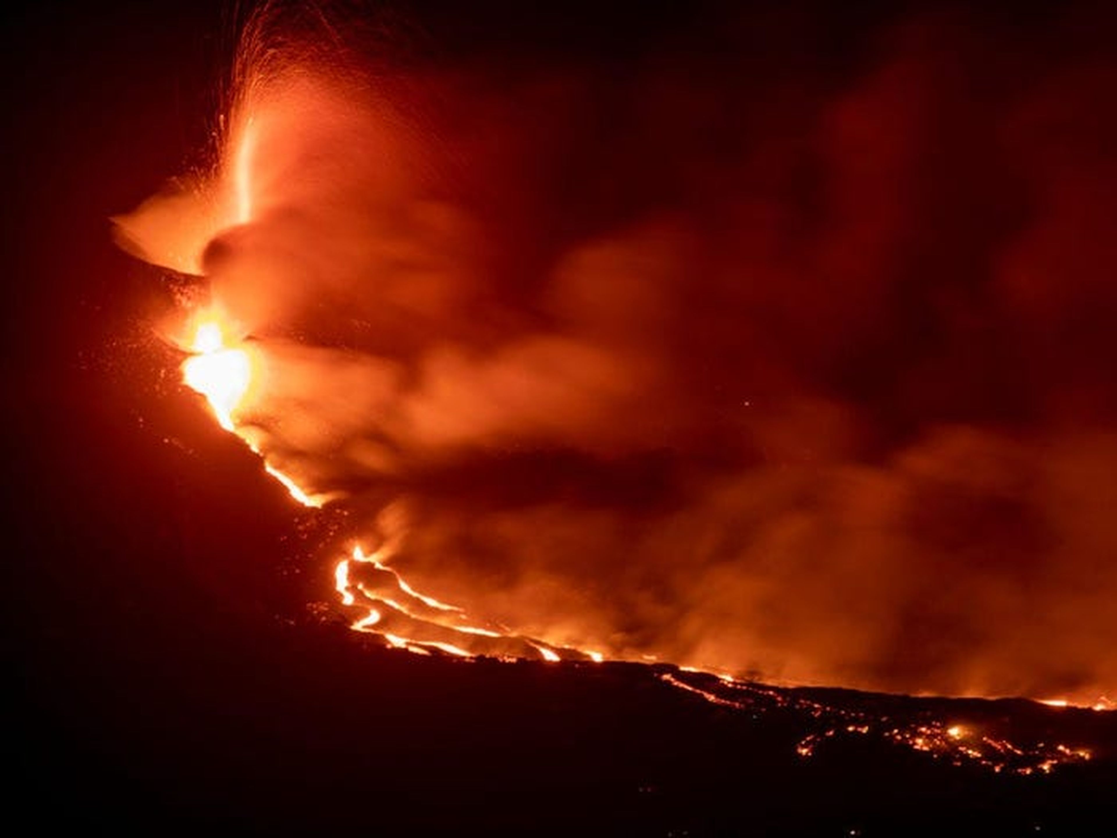 La lava ha obligado a evacuar a 6.000 personas.