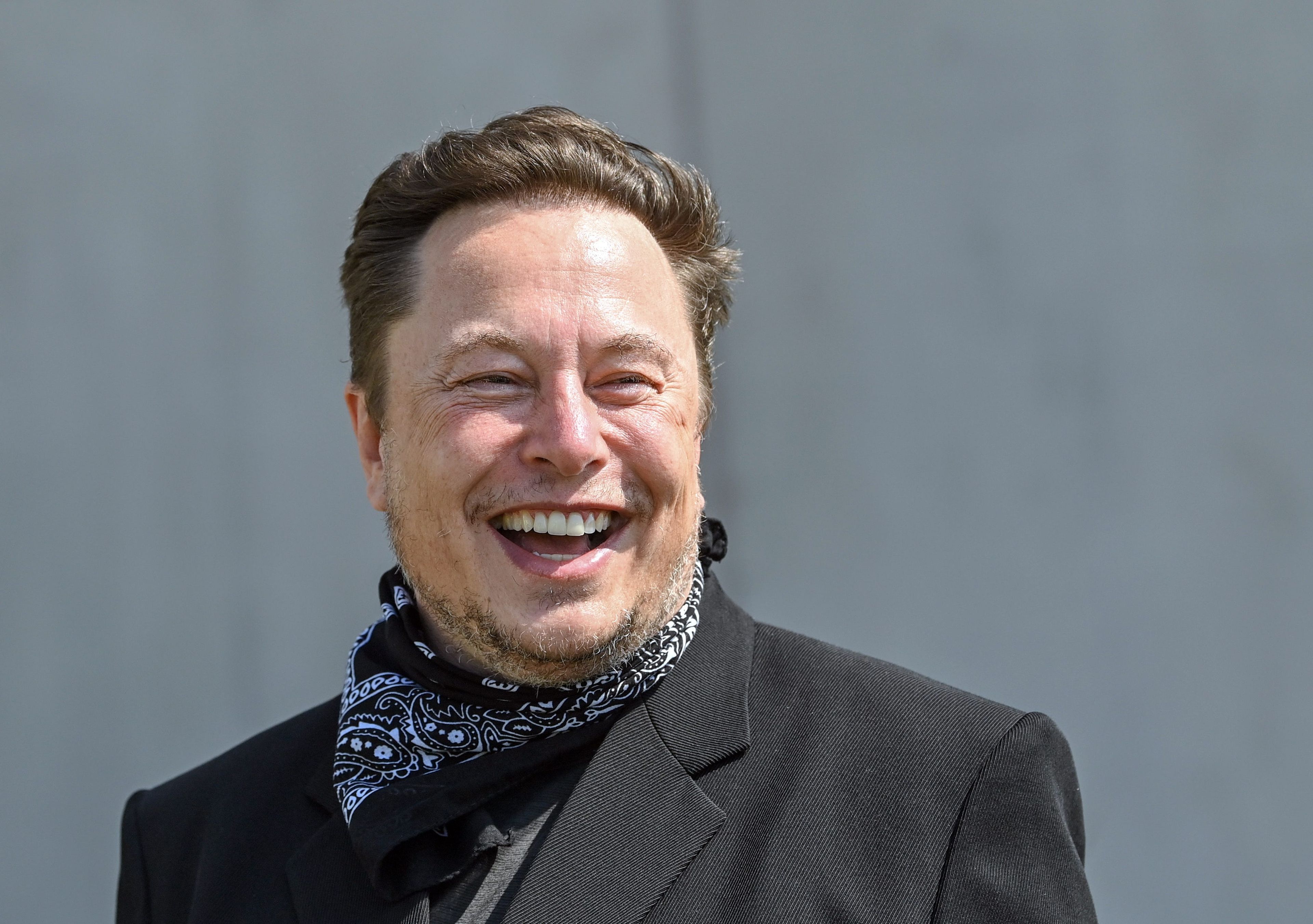 Elon Musk, consejero delegado de Tesla, es la persona más rica del mundo con un margen de casi 100.000 millones de dólares.