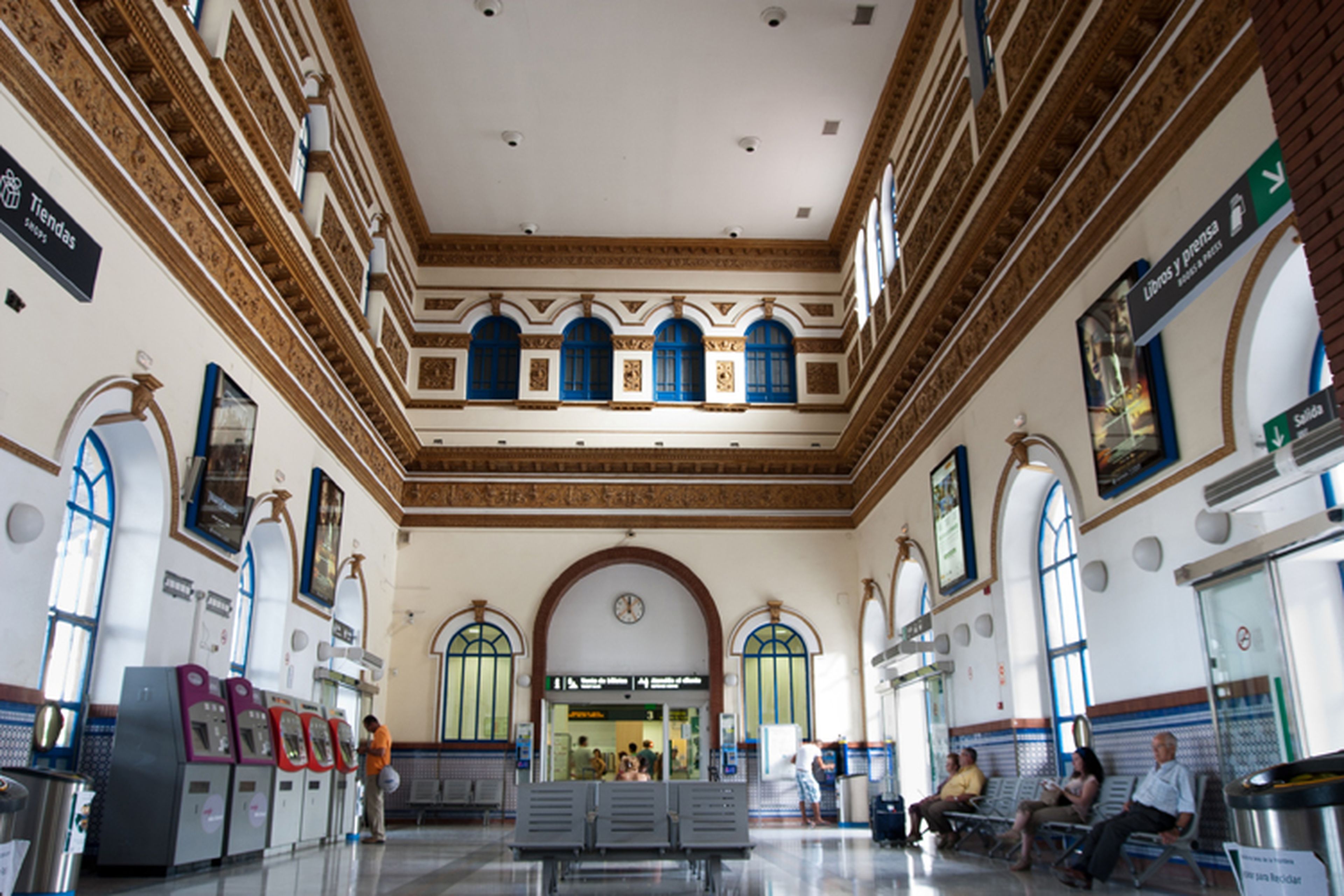 Interior de la estación de tren de Jerez.