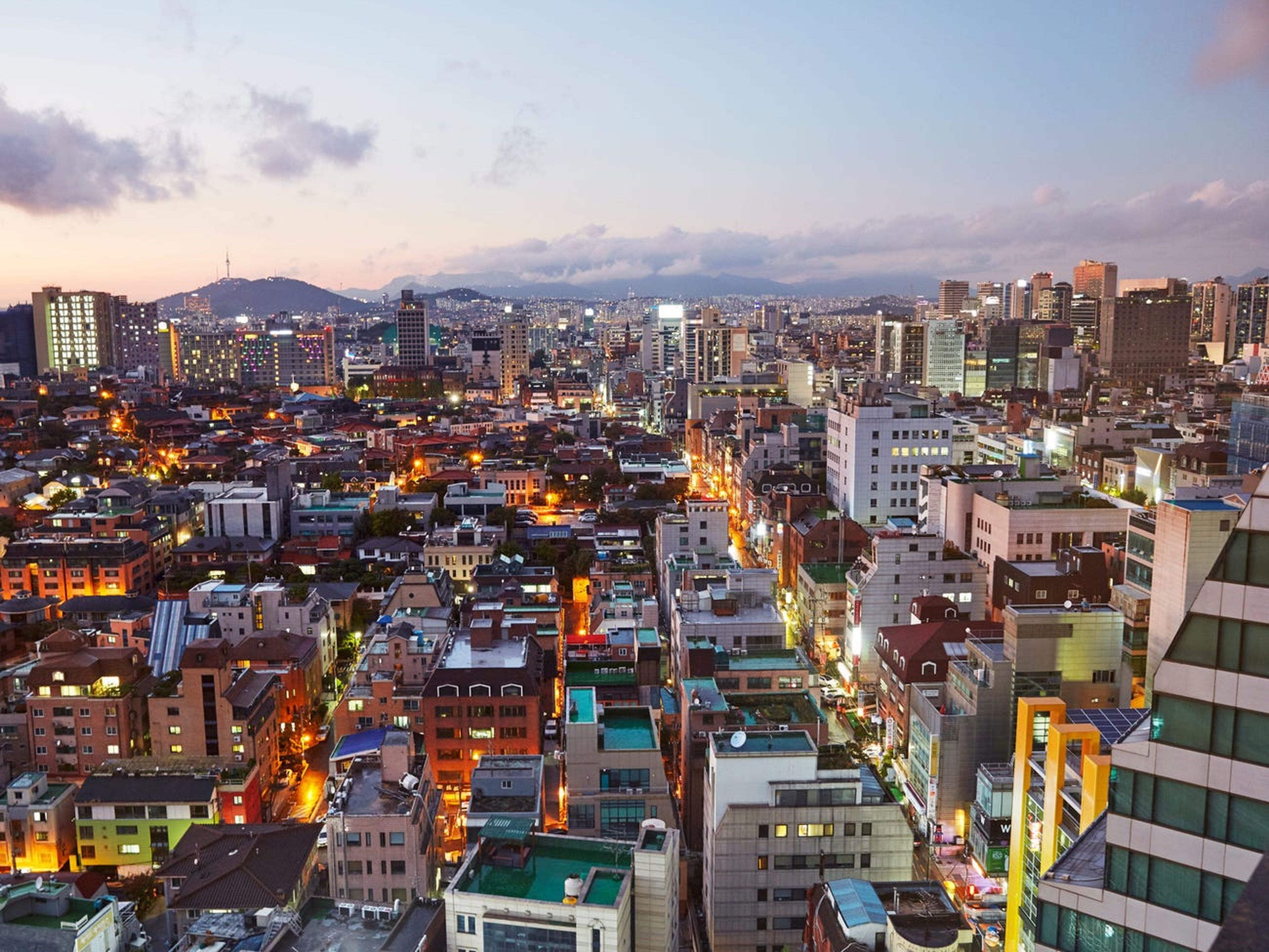 El precio de la vivienda en Seúl, la capital surcoreana, ha alcanzado este año un máximo histórico, con un aumento interanual del 22% en el coste medio de un apartamento.