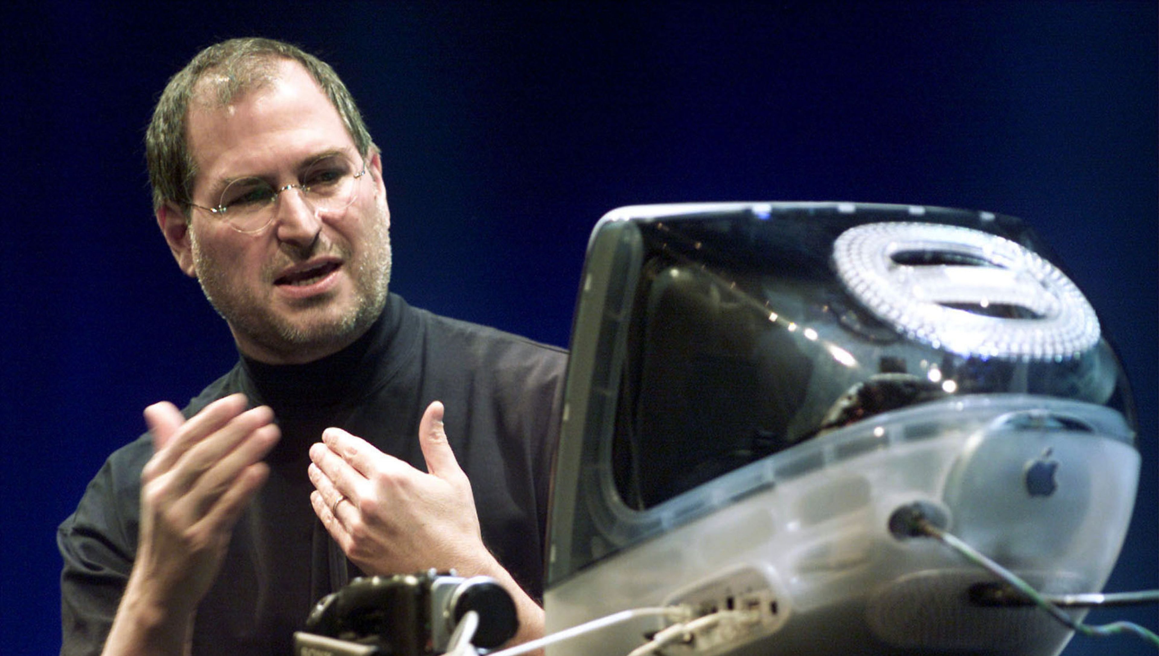 Steve Jobs durante la presentación de iMovie en Japón en 2000