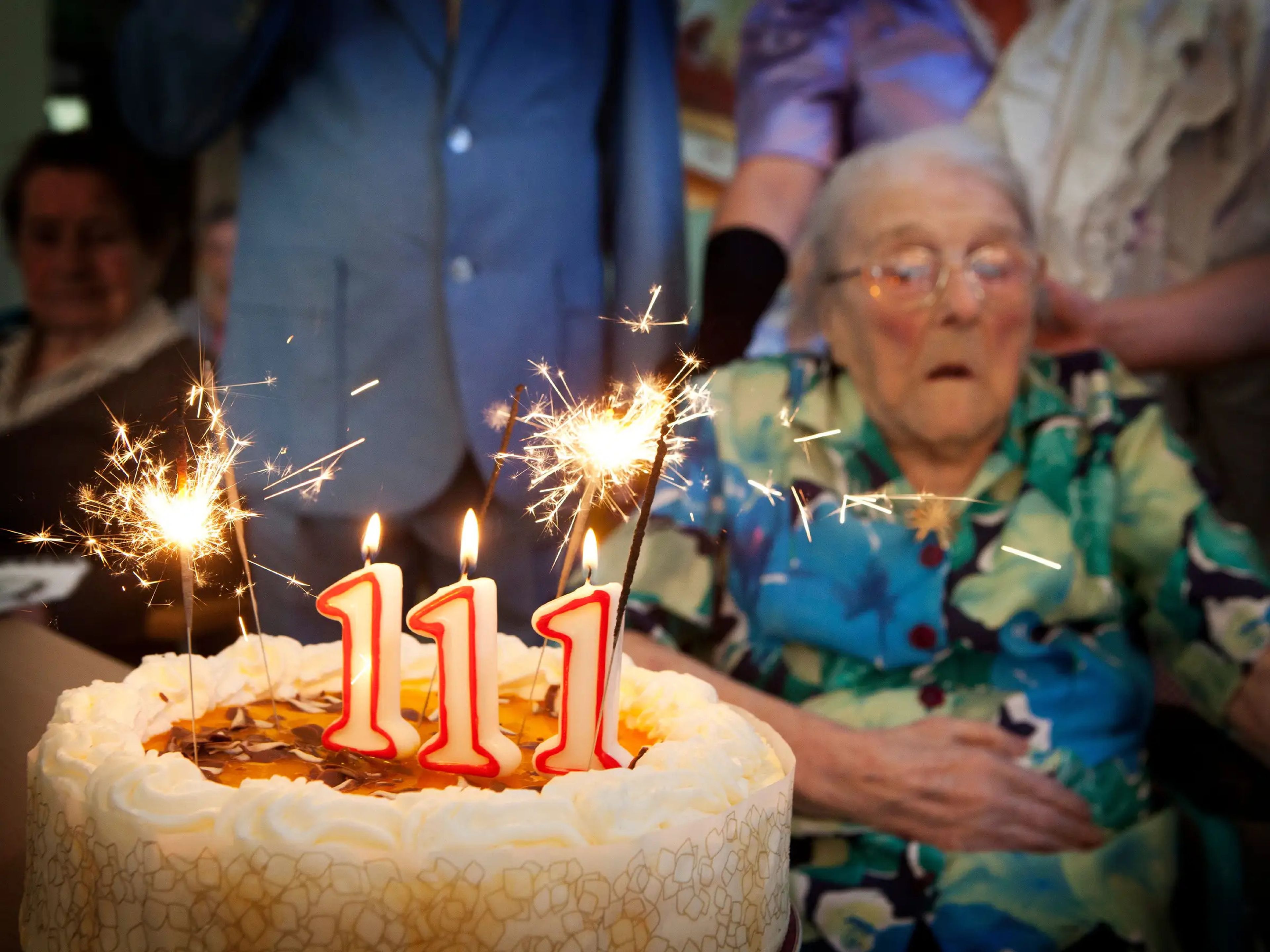 Odette Ambulher celebra su 111 cumpleaños en una casa de retiro en el pueblo francés de Laigne-en-Belin, en octubre de 2012.