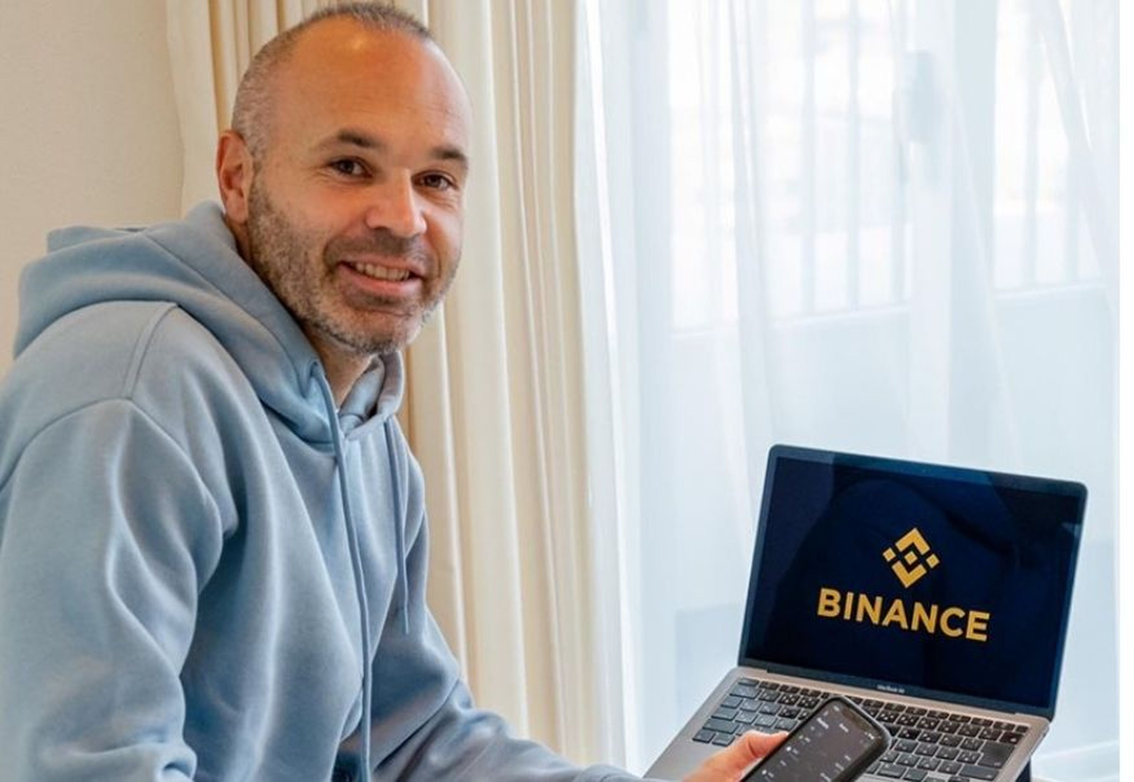 Andrés Iniesta publicitando el exchange de criptomonedas Binance.